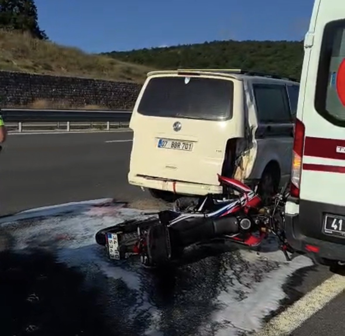 Feci kazada ağır yaralanan motosiklet sürücüsü yaşam savaşını kaybetti