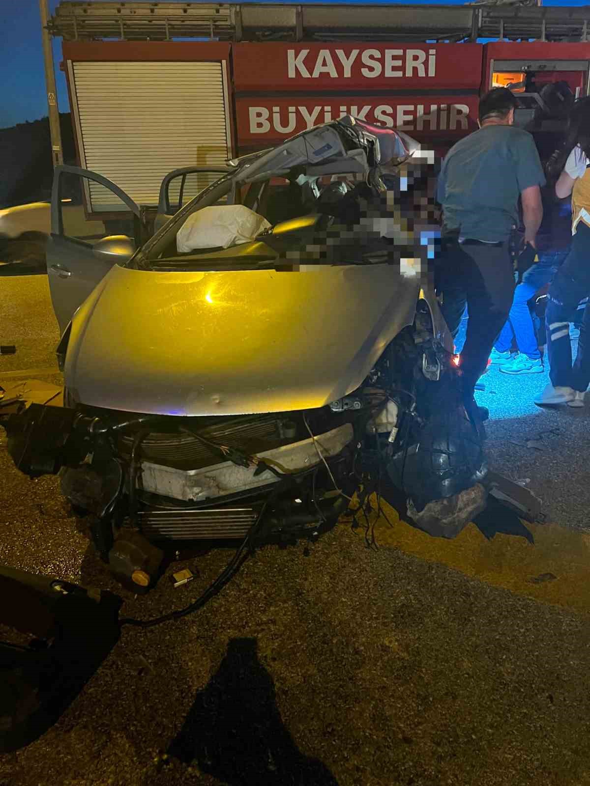 Kayseri’de otomobille hafif ticari araç çarpıştı: 1 ölü, 6 yaralı