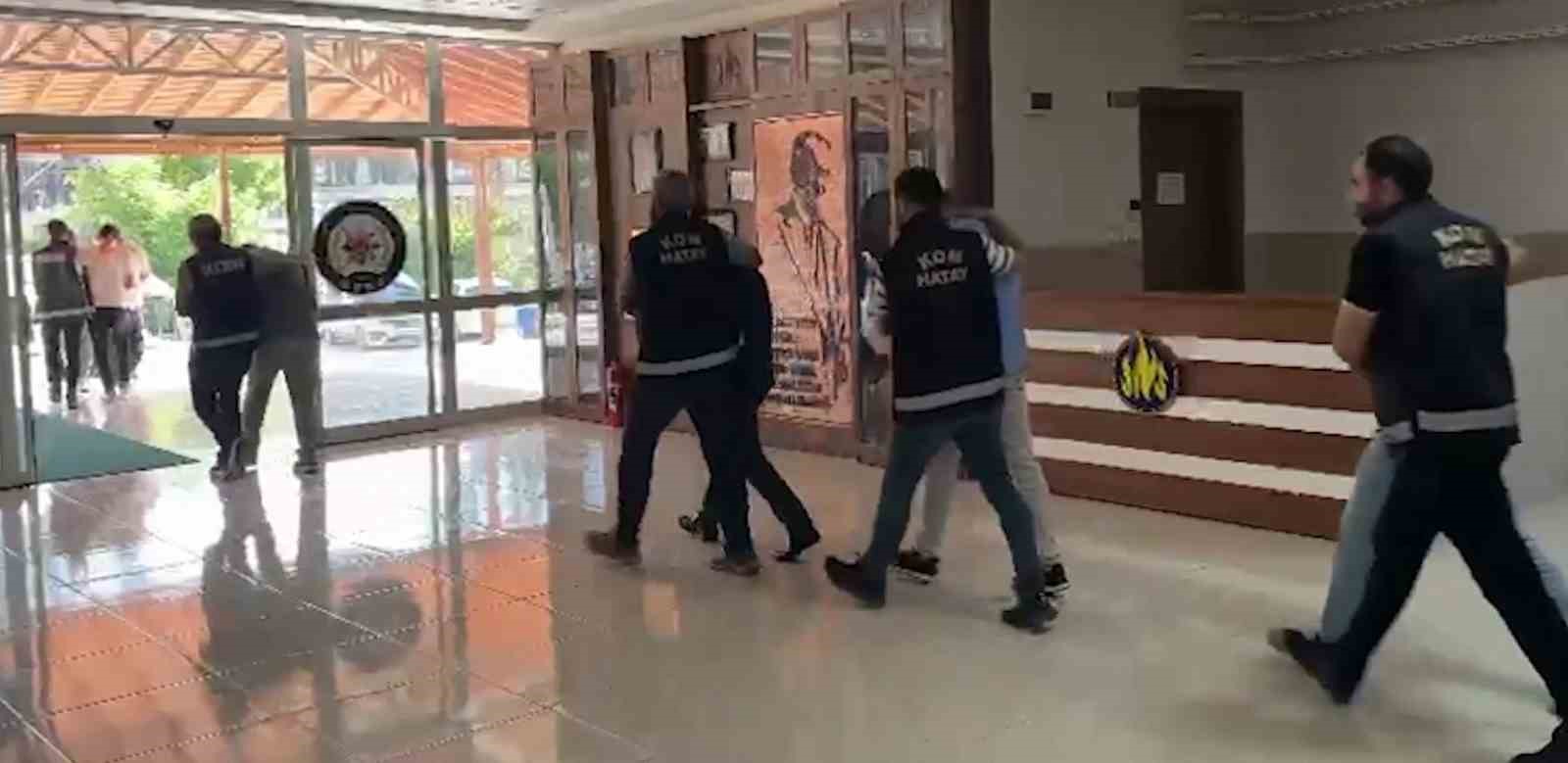 Faizle para vererek kumar bağımlılarını borç batağına düşüren tefecilere operasyon