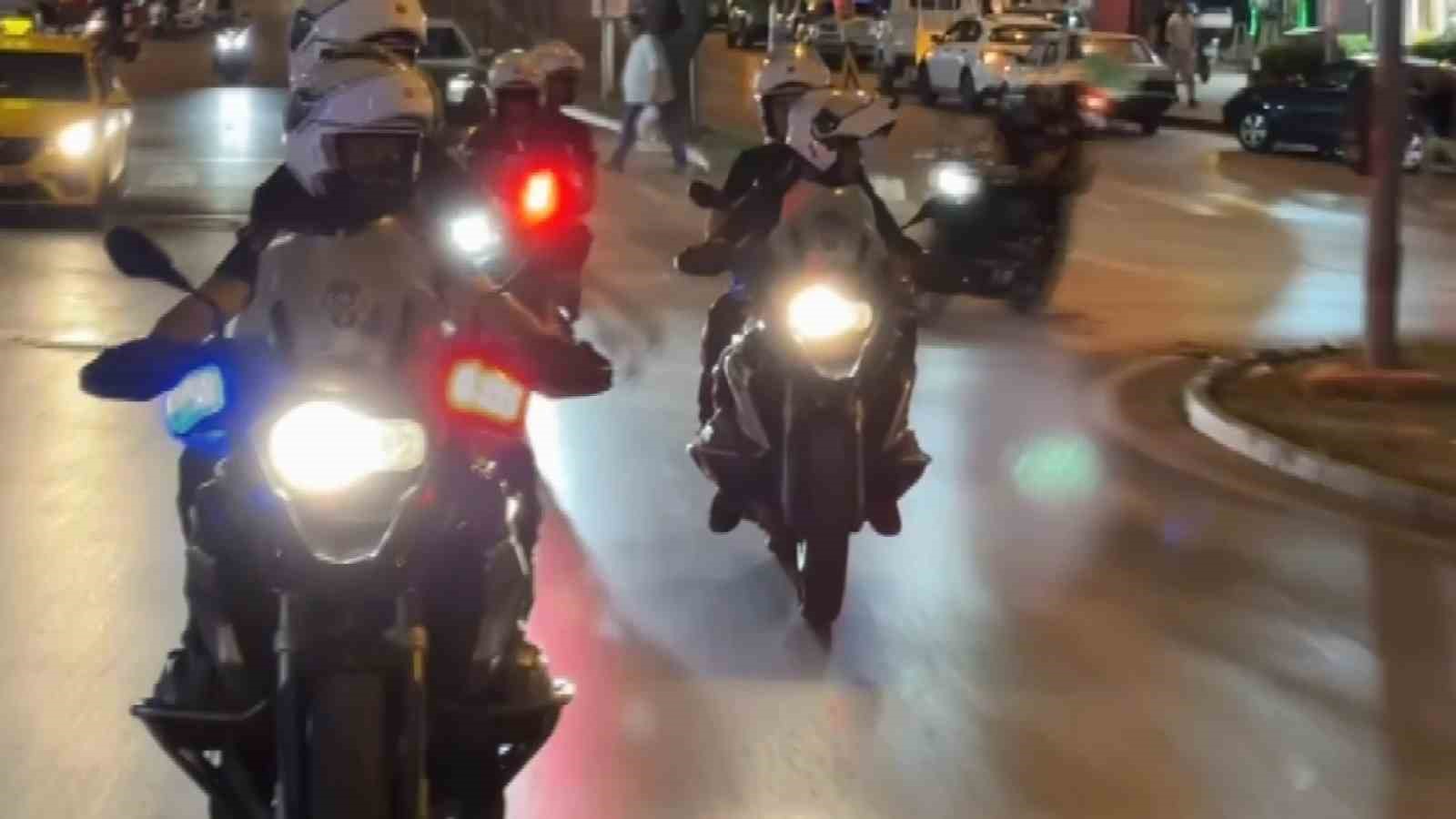 Bursa’nın gözde mahallesinde çok sayıda ekiple ’huzur’ denetimi
