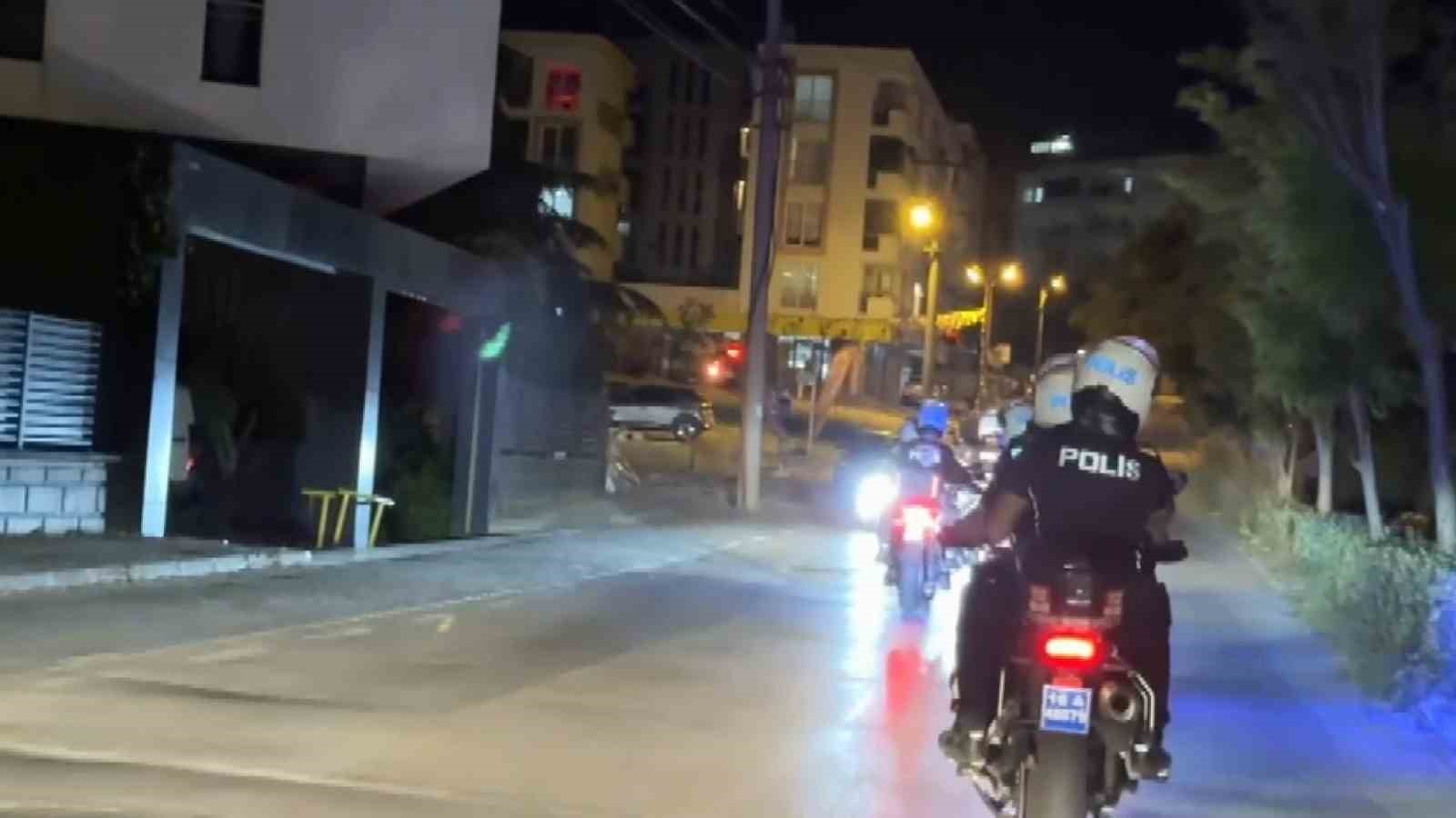 Bursa’nın gözde mahallesinde çok sayıda ekiple ’huzur’ denetimi