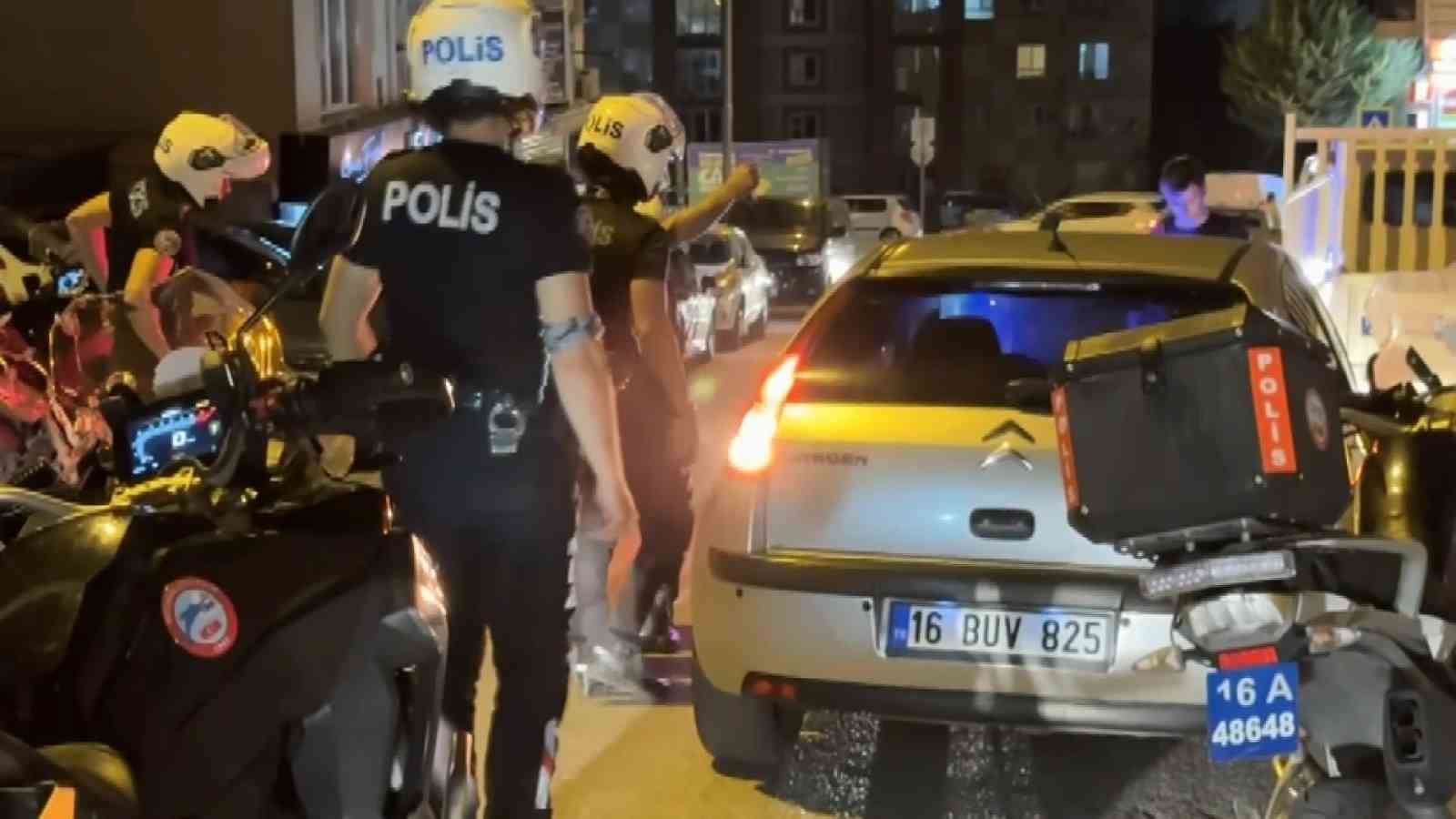 Bursa’nın gözde mahallesinde çok sayıda ekiple ’huzur’ denetimi