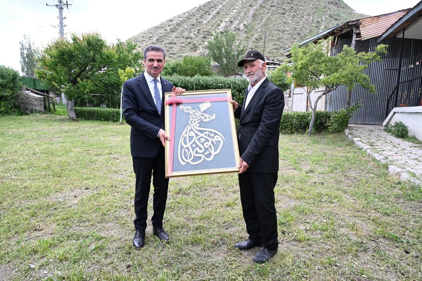 Vali Baruş’tan Narman’da şehit ailesi ve gaziye anlamlı ziyaret