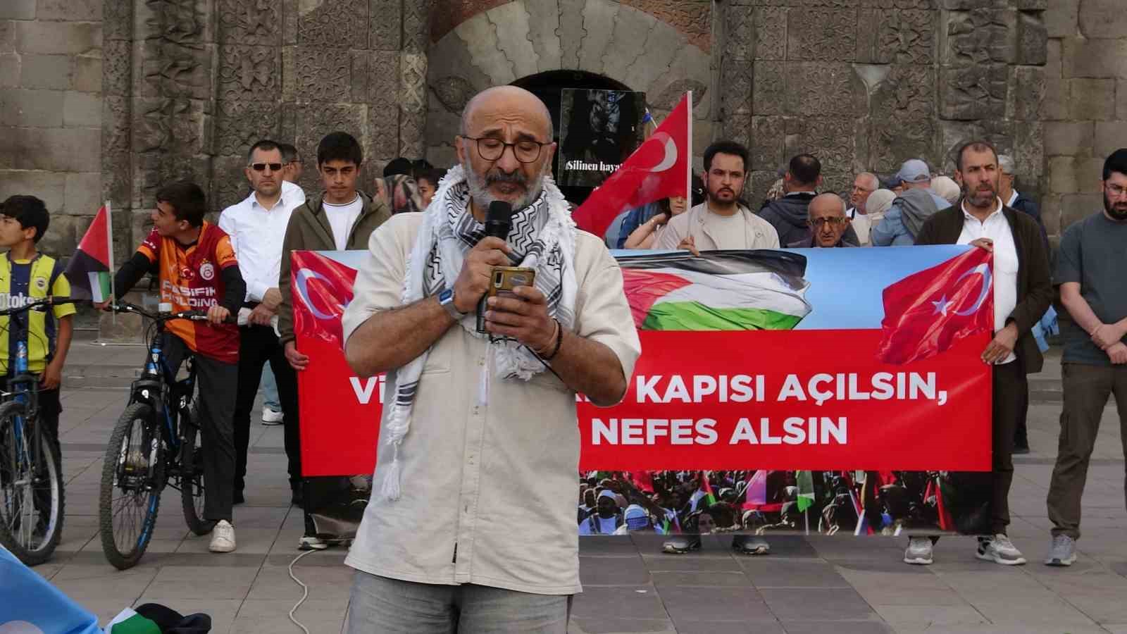 Erzurum’da sağlıkçılar 137’inci kez Gazze için yürüdü
