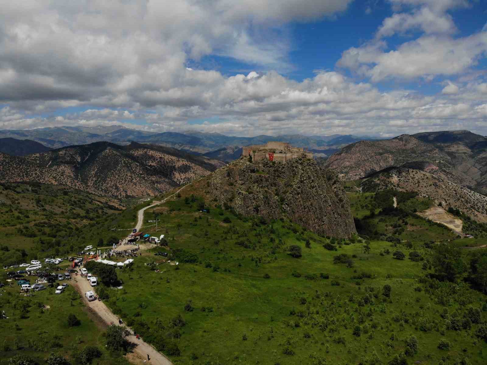 Gümüşhane’de 700 yıllık Kov Kalesi ziyaretçilerini bekliyor