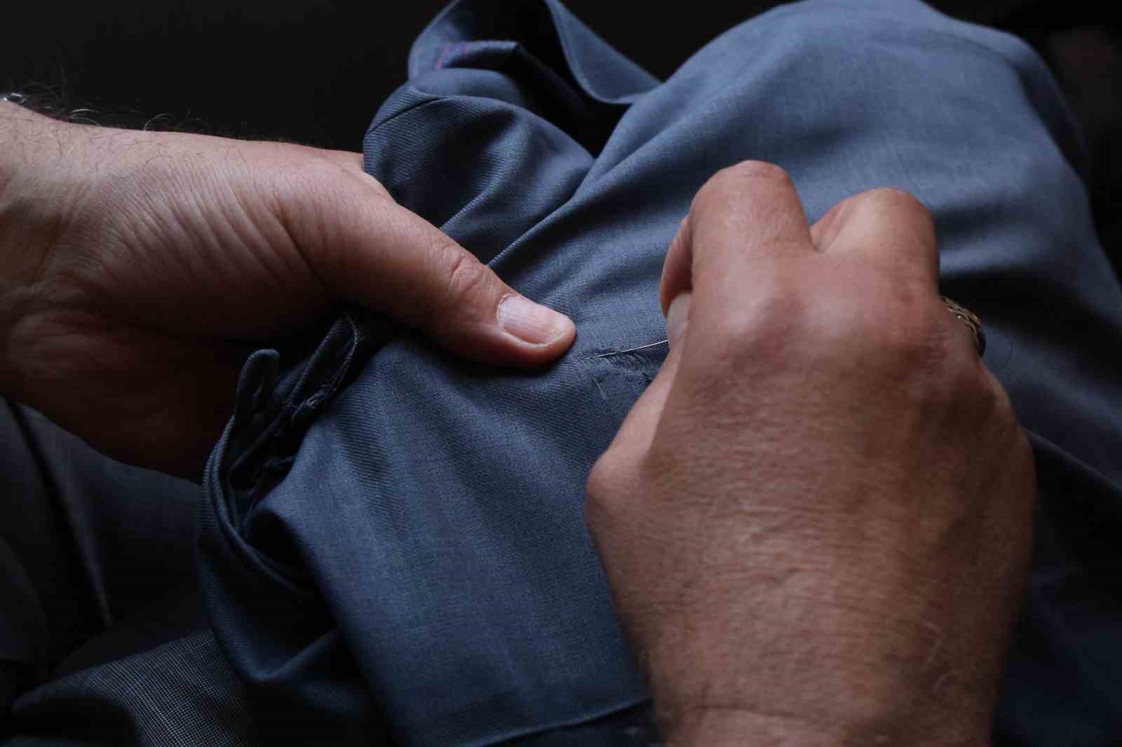 12 metrekarelik dükkanda iğne ile dokuyarak geçen ömür