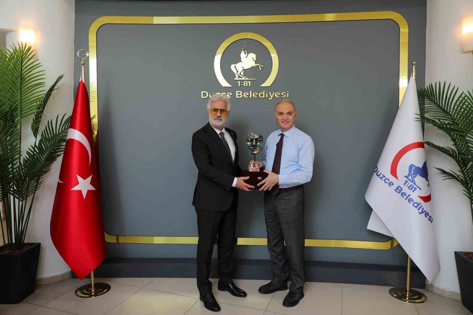 Tamer Karadağlı Düzce’ye hayran kaldı