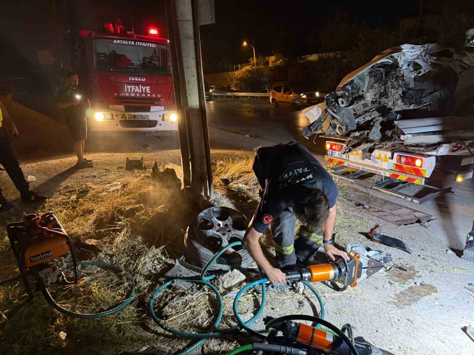 Aracın motorunun fırlayıp barakaya girdiği kazada, sürücü hayatını kaybetti