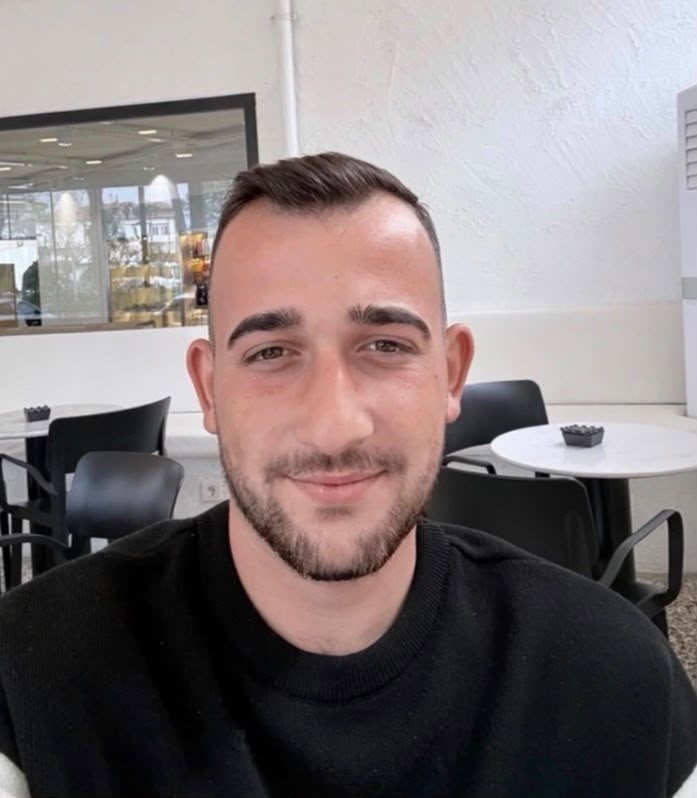 Aracın motorunun fırlayıp barakaya girdiği kazada, sürücü hayatını kaybetti