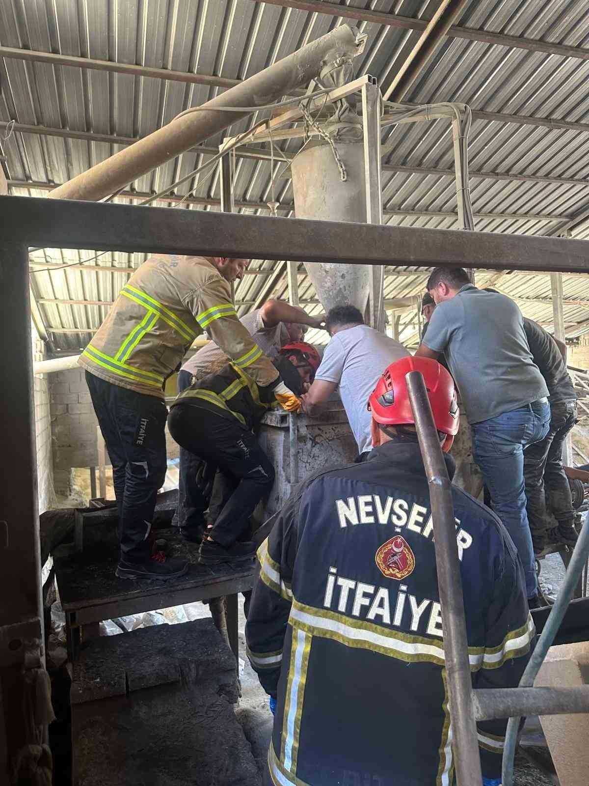 Harç karma makinasına düşen işçiden kötü haber