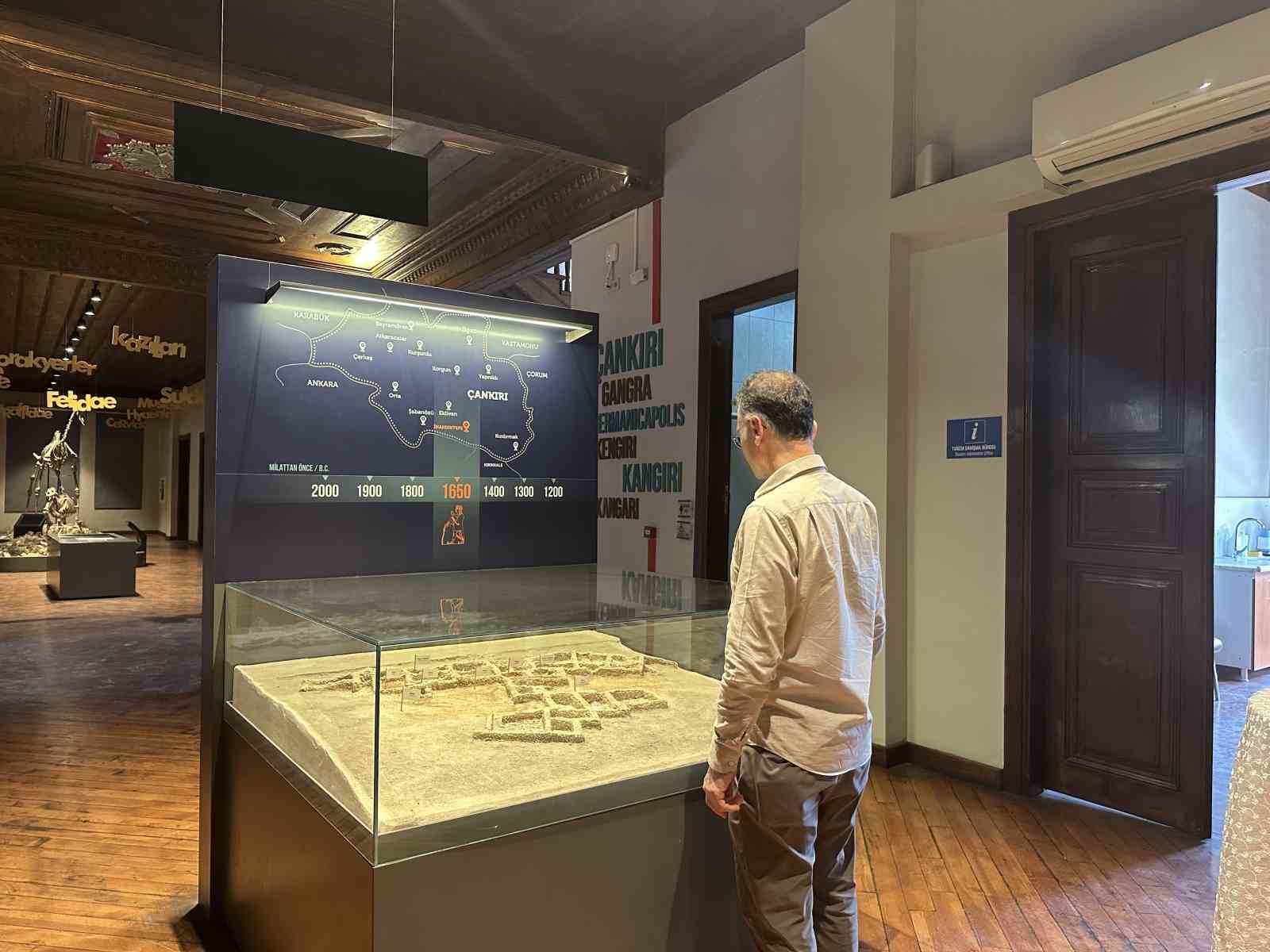 Binlerce yıl öncesindeki gelenekleri anlatan İnandık Vazosu’na yoğun ilgi