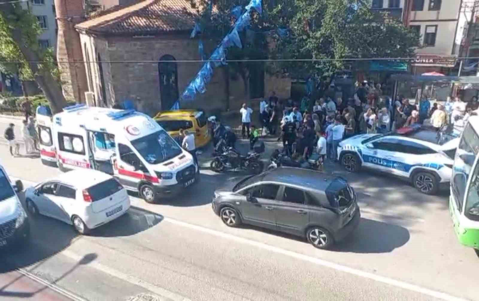 Genç avukat taksinin altında kaldı, çok sayıda kişi çıkarmak için seferber oldu