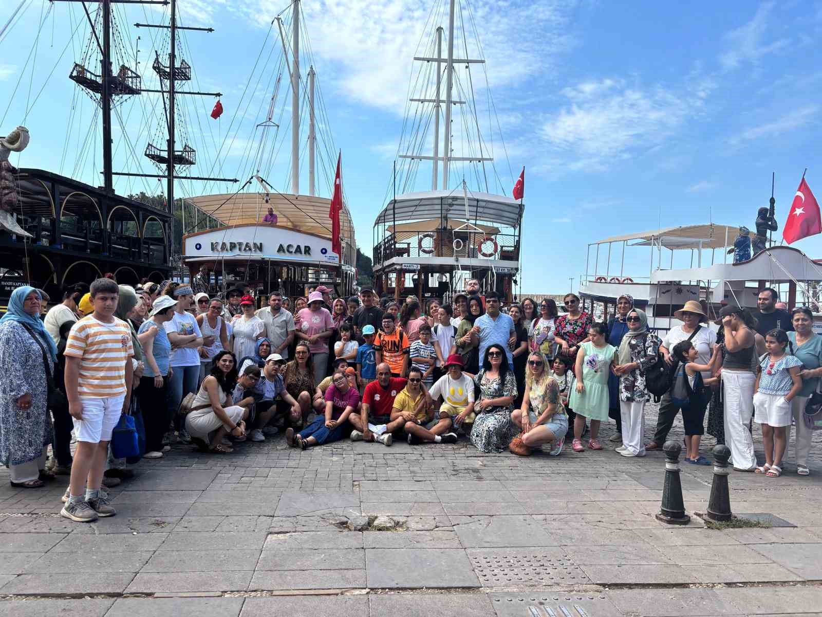 Özel bireyler "Yaza merhaba" etkinliğinde Akdeniz’e açıldı