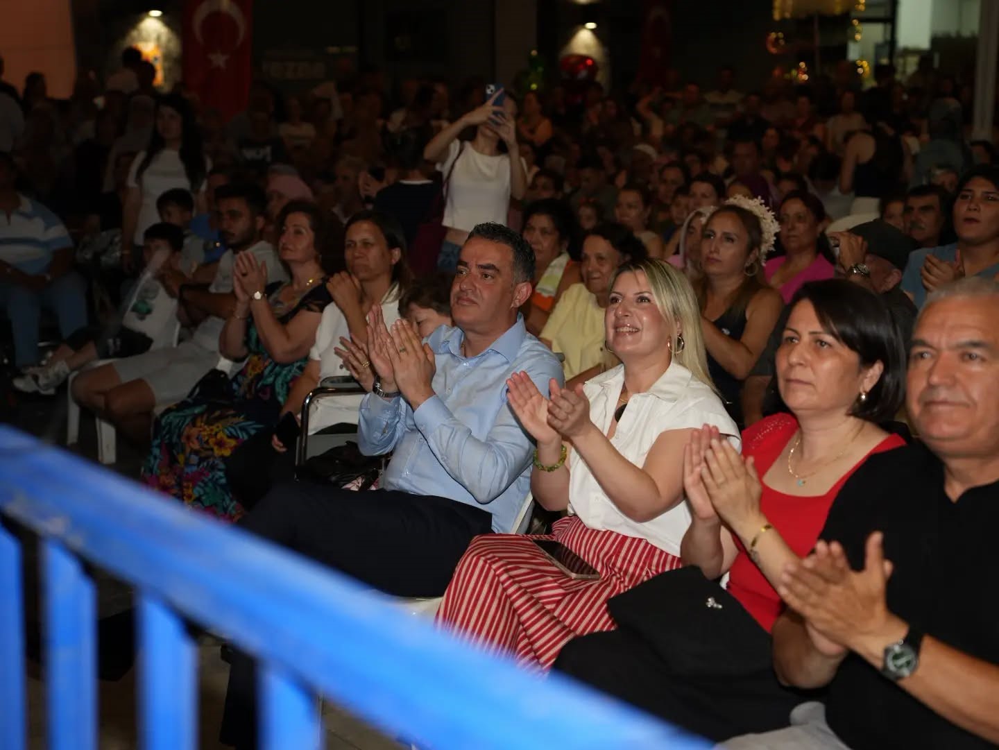 Koçarlı’da çam fıstığı festivali Ayşe Dinçer konseriyle taçlandı