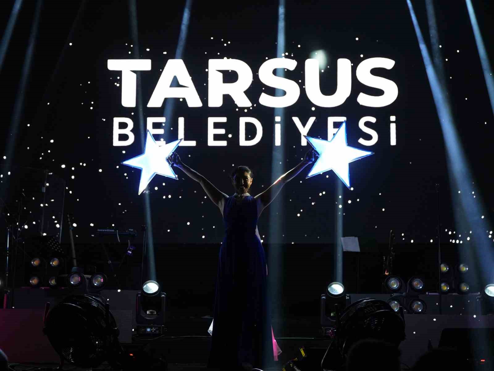 YKS sonrası gençler Derya Uluğ konserinde buluştu