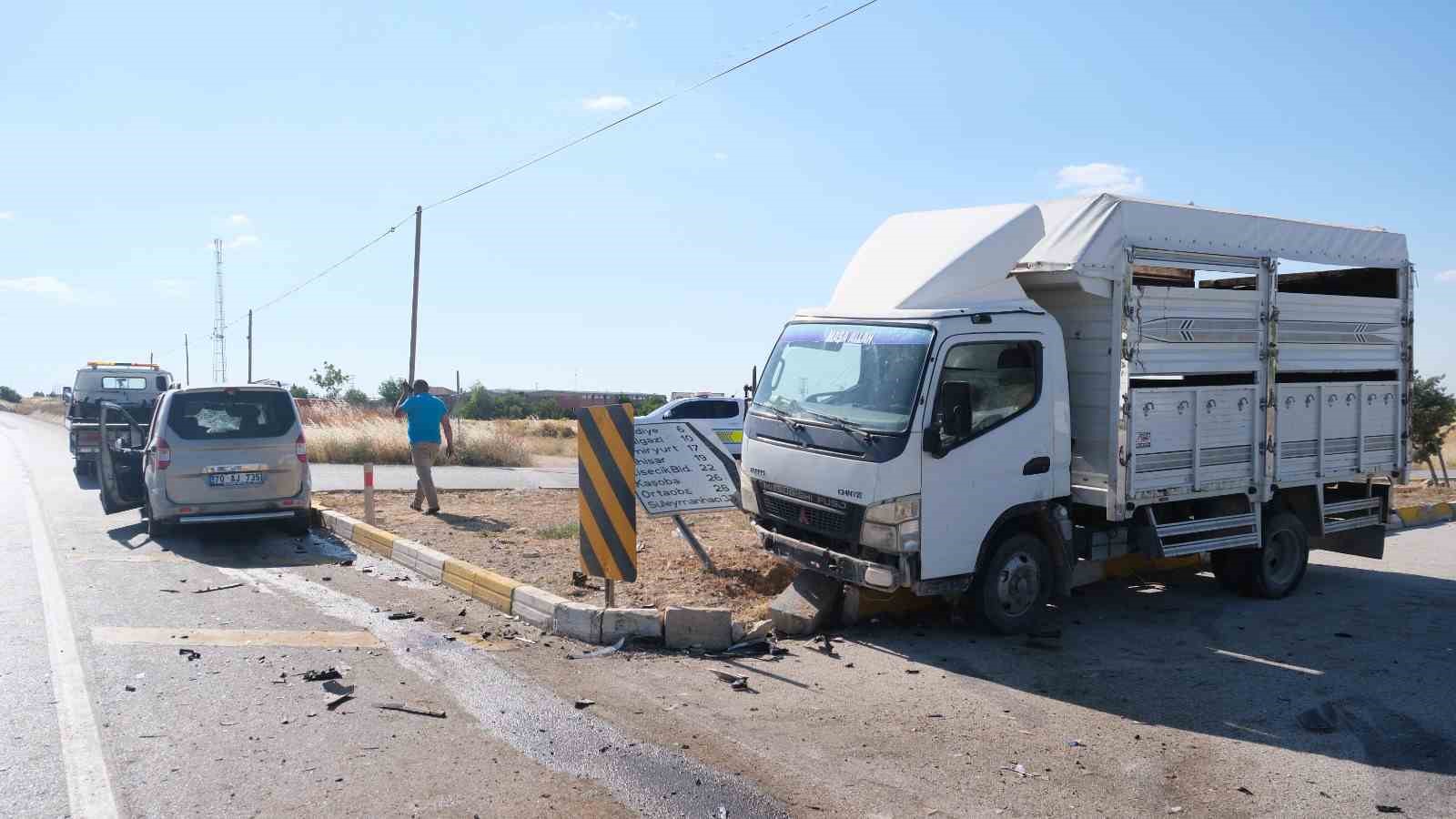 Hafif ticari araçla kamyonet çarpıştı: 1 yaralı