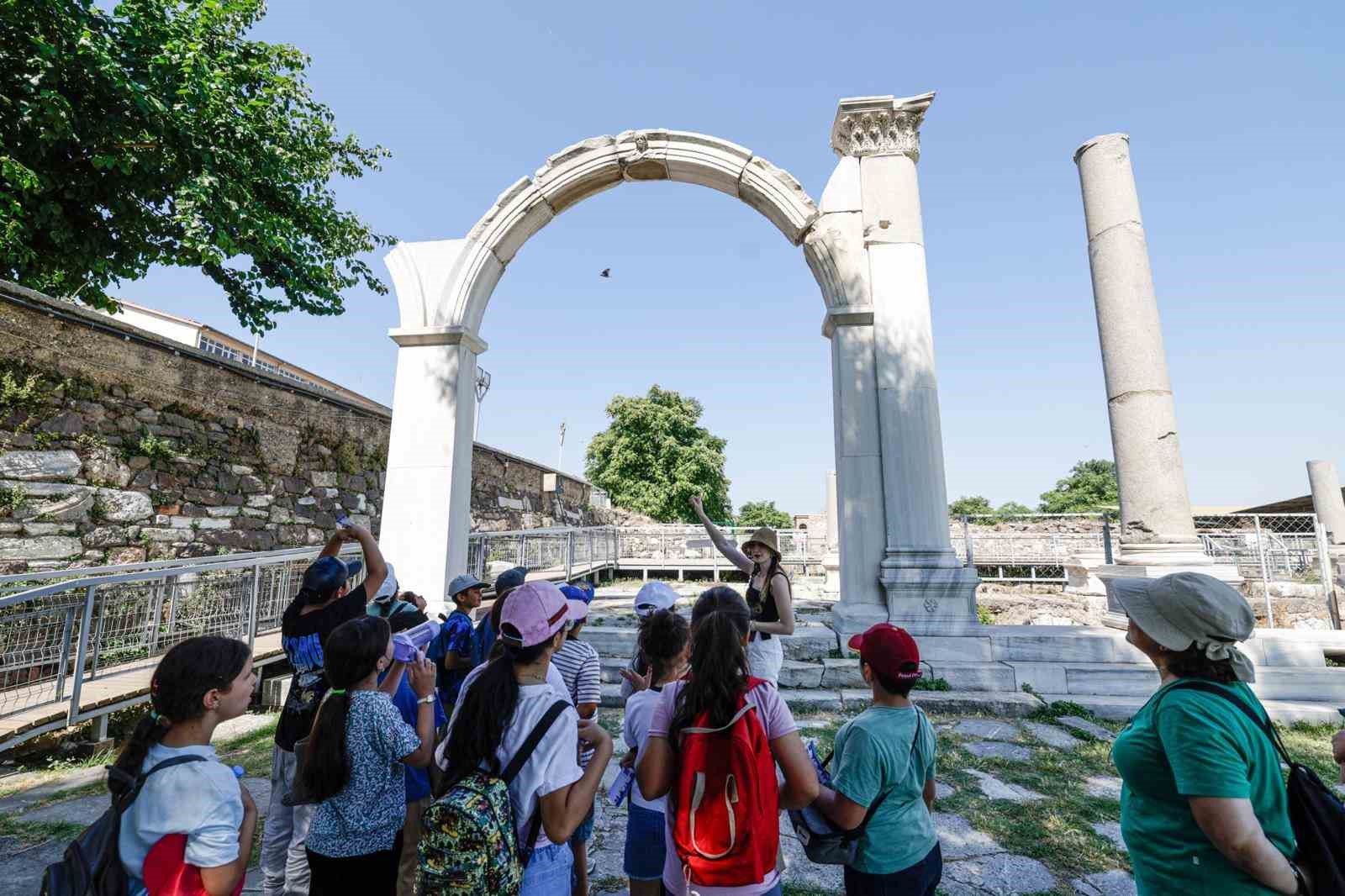 İzmir’in mirası çocuklarla geleceğe taşınıyor