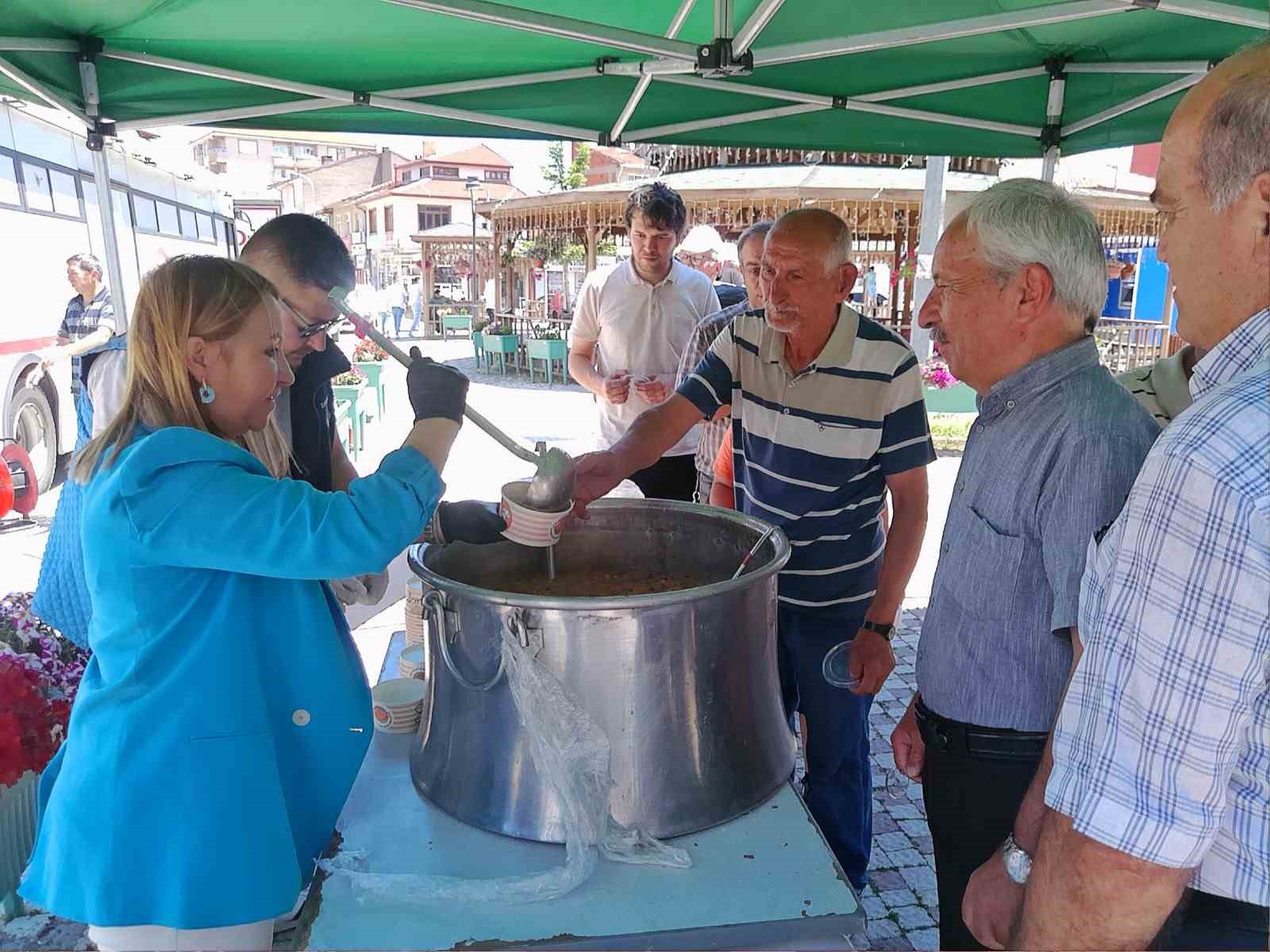 5 bin kişilik aşure yapılarak, tüm ilçeye dağıtıldı
