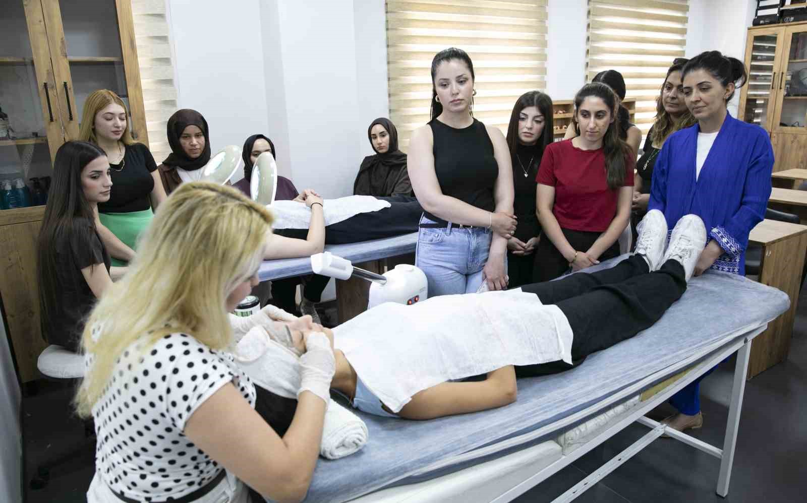 MERCEK’ten gençlere meslek ve kariyer desteği