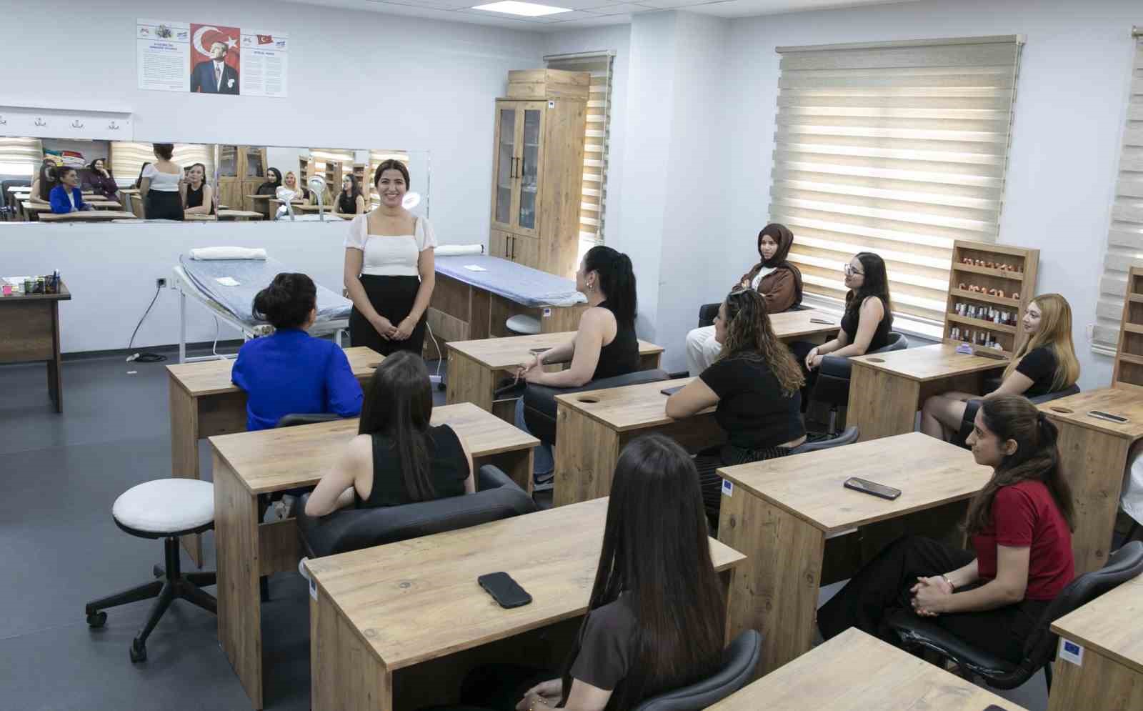 MERCEK’ten gençlere meslek ve kariyer desteği