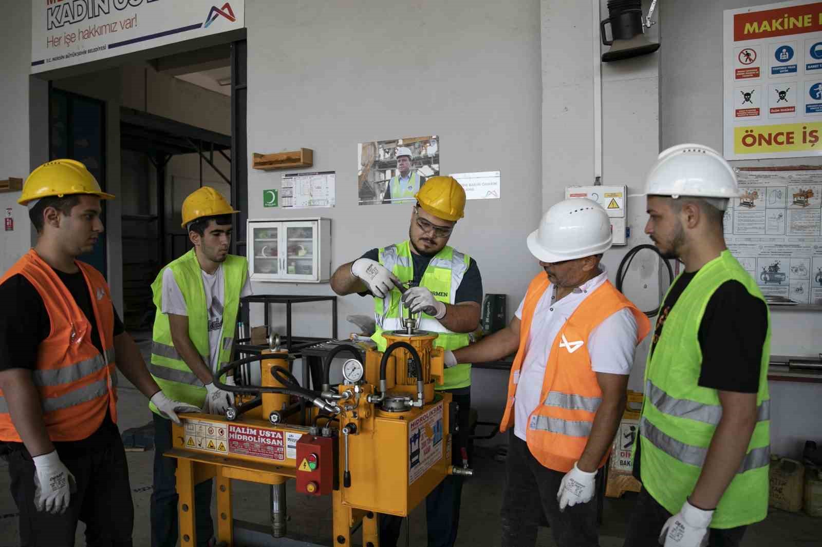MERCEK’ten gençlere meslek ve kariyer desteği