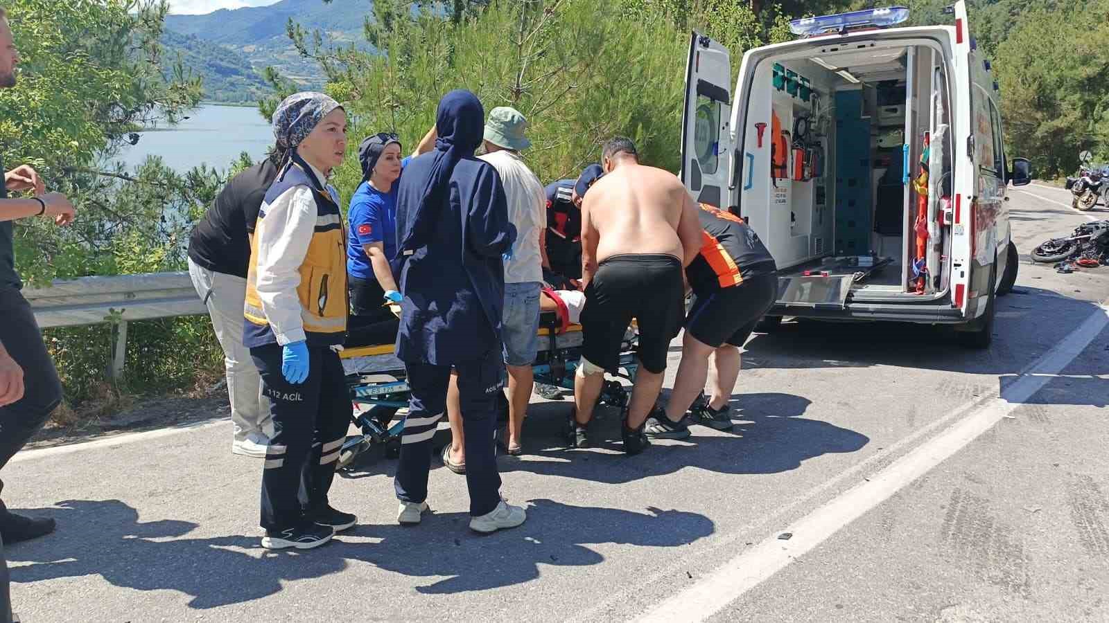 Motosiklet ile minibüs çarpıştı: Motosiklet sürücüsü hayatını kaybetti