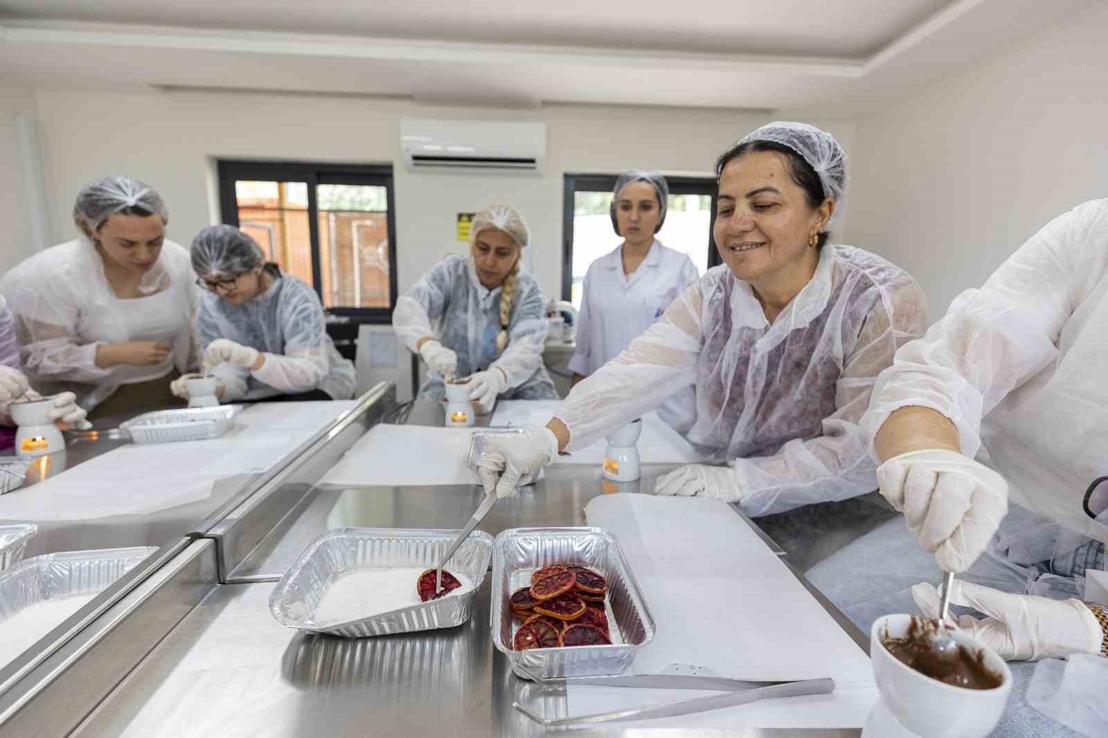Mersin’de coğrafi işaretli kan portakalı yeni bir ürüne dönüştü