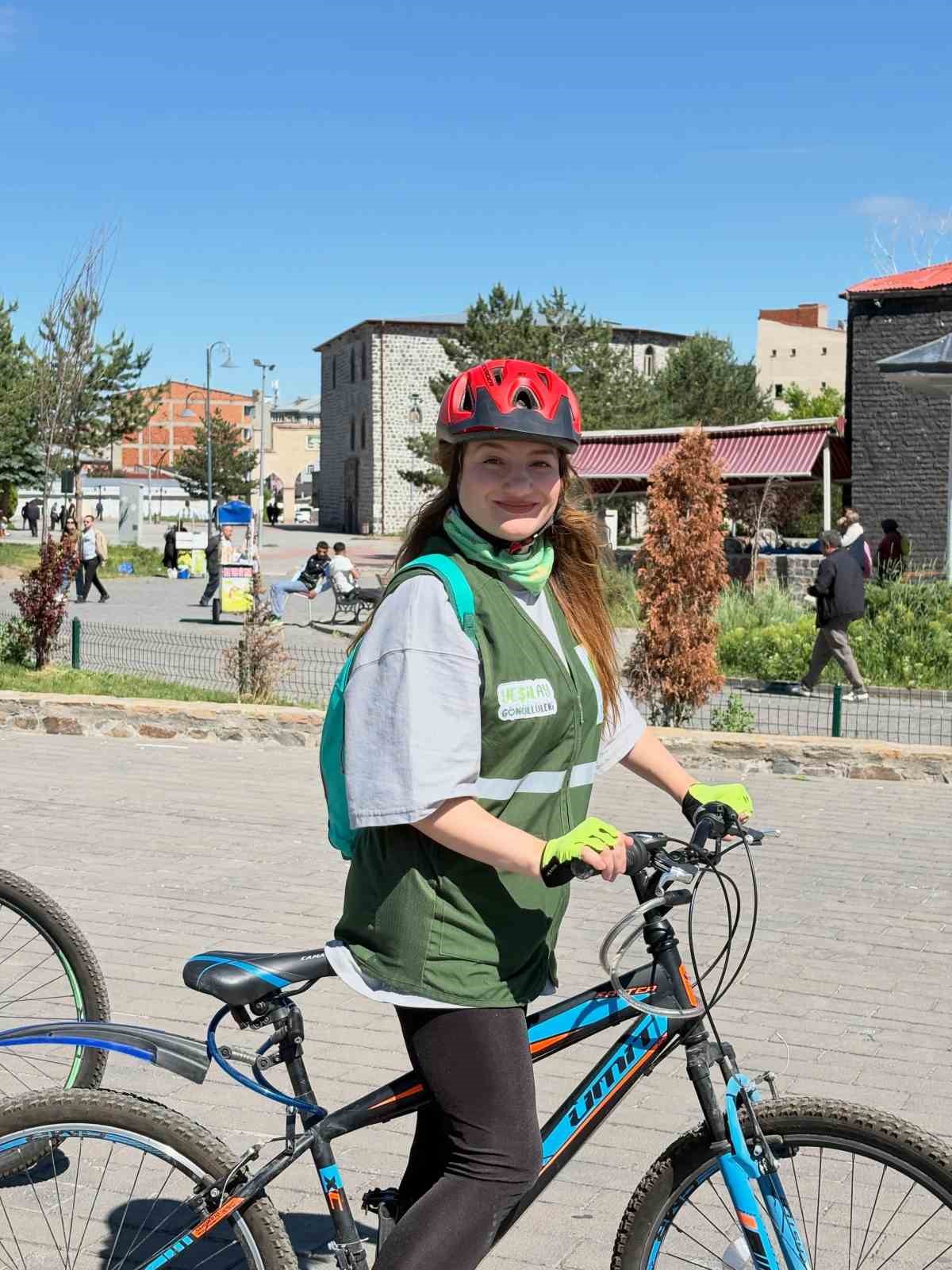 Yeşilay Kars Şubesi’nden 13. Geleneksel Bisiklet Turu: Sağlıklı yaşam için pedallar çevrildi