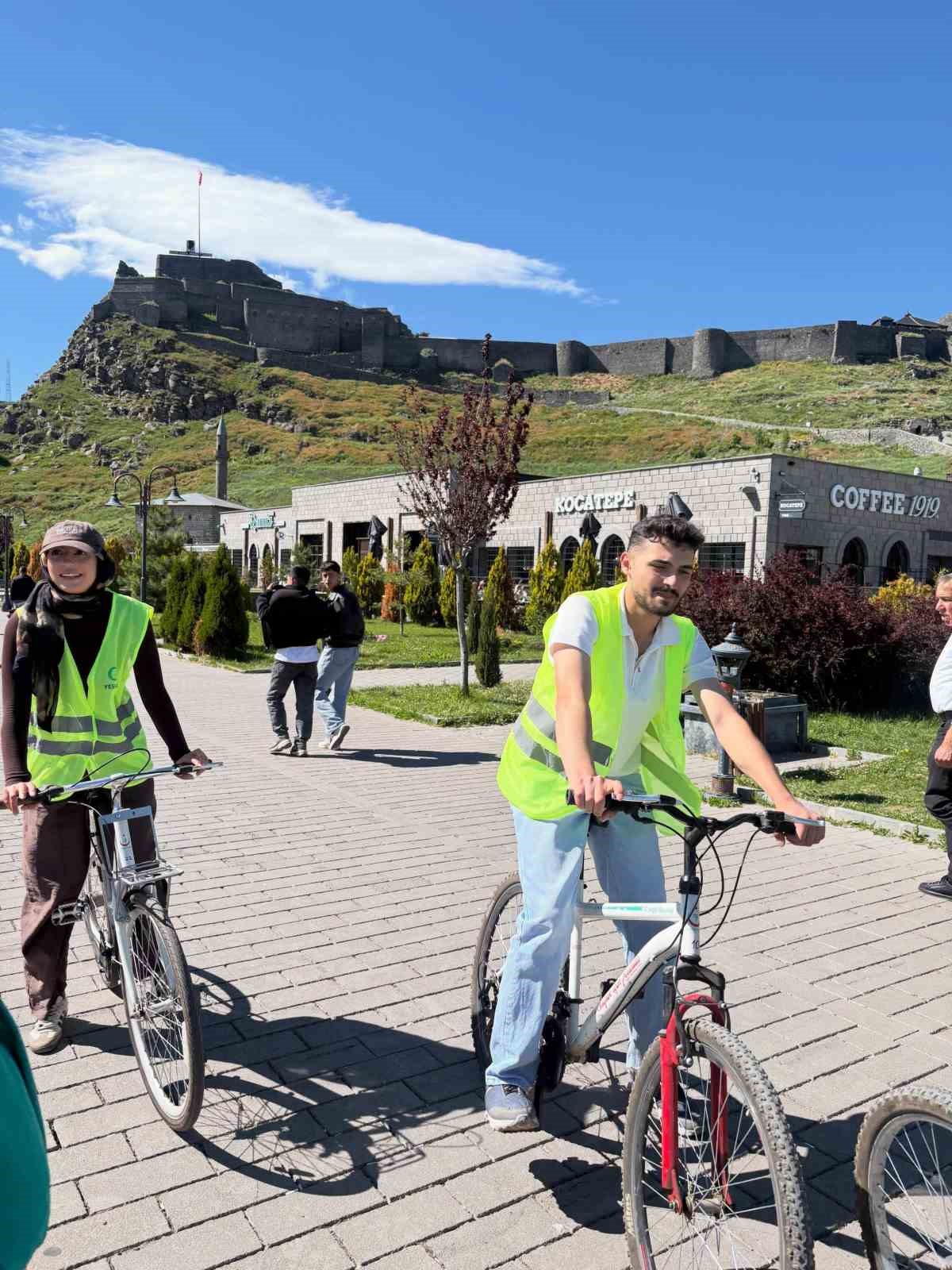 Yeşilay Kars Şubesi’nden 13. Geleneksel Bisiklet Turu: Sağlıklı yaşam için pedallar çevrildi