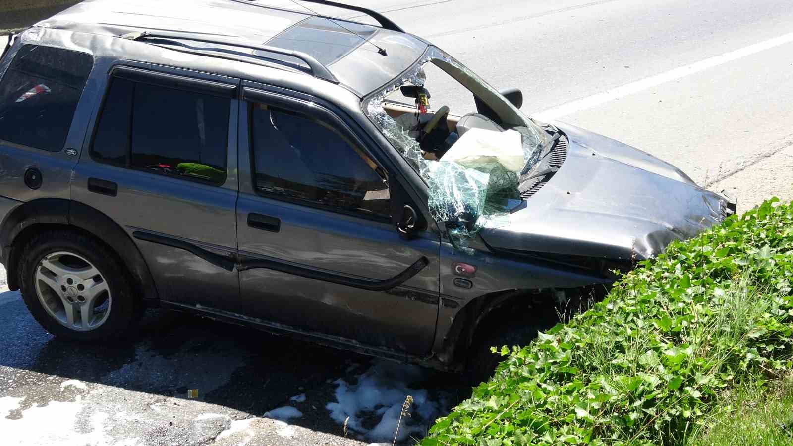 Samandıra-Kartal Bağlantı Yolu’nda trafik kazası: Cip yan yattı