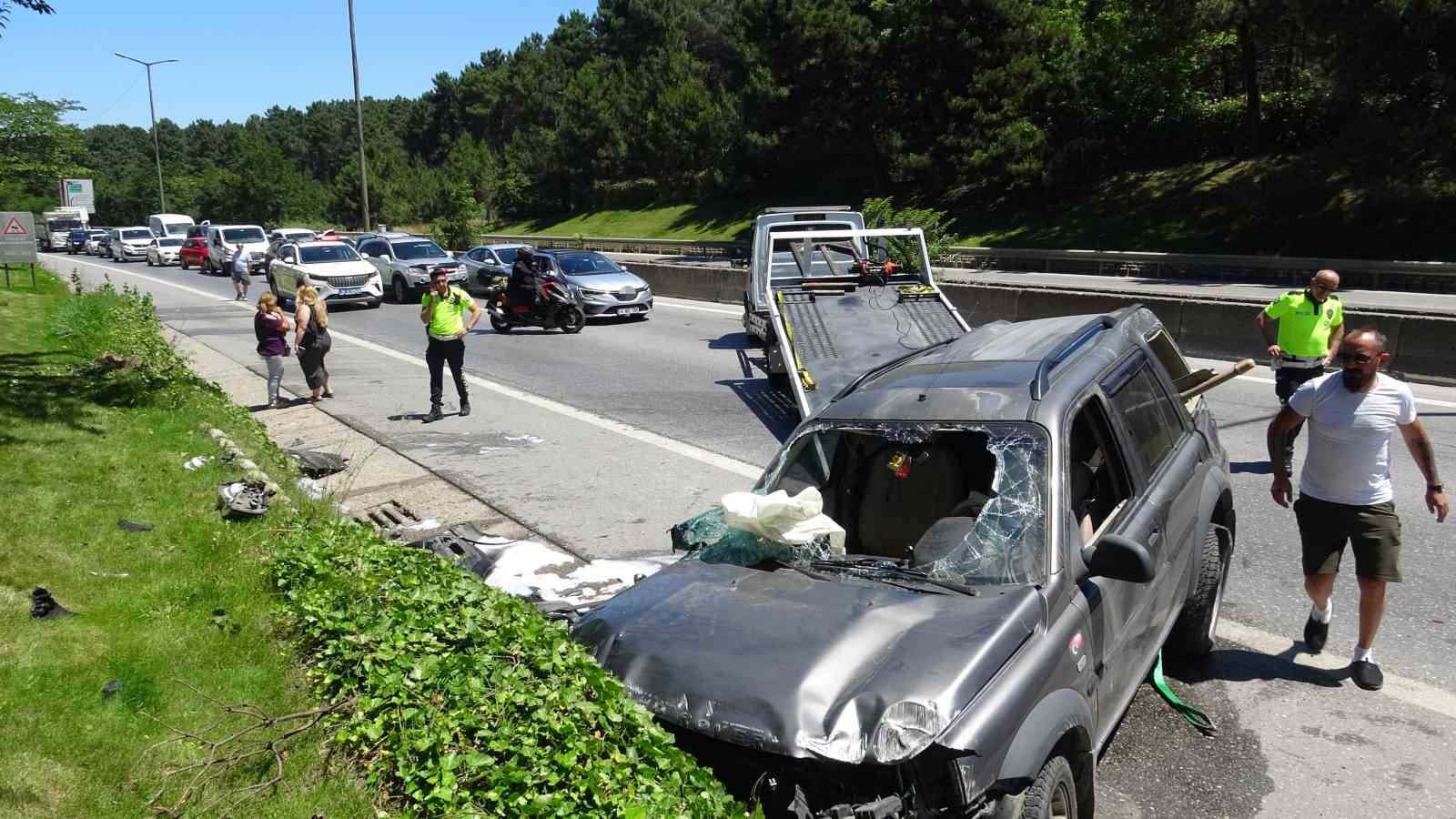 Samandıra-Kartal Bağlantı Yolu’nda trafik kazası: Cip yan yattı