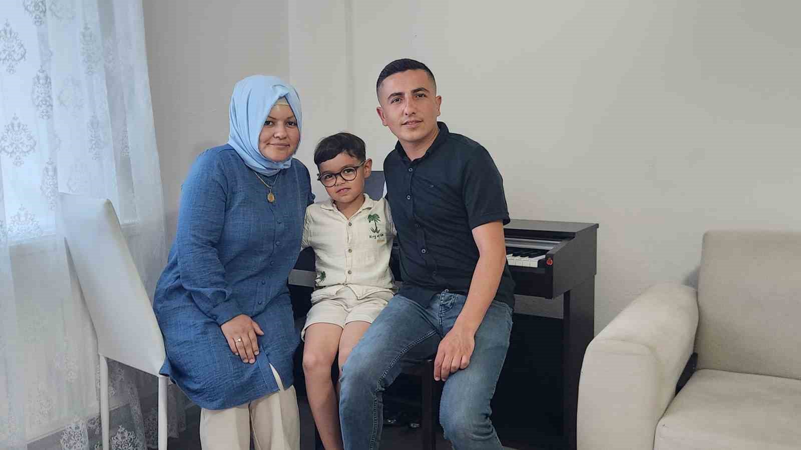 2 yaşında başladı, hedefi Fazıl Say gibi dünya sahnesine çıkmak
