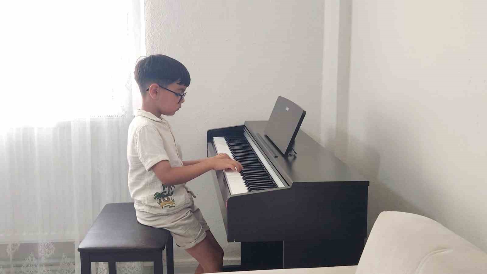 2 yaşında başladı, hedefi Fazıl Say gibi dünya sahnesine çıkmak