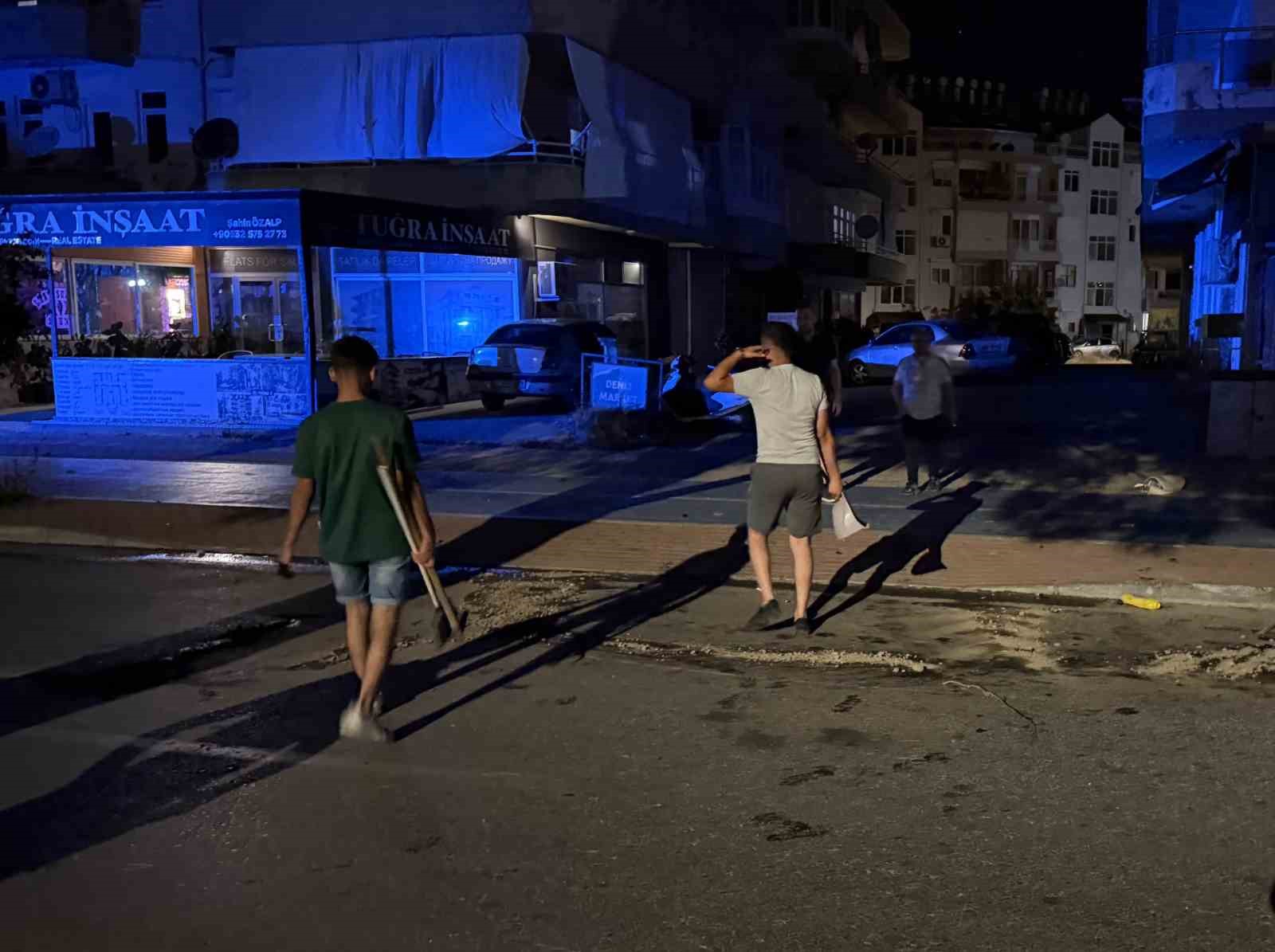 Kontrolden çıkan otomobil ortalığı savaş alanına çevirdi