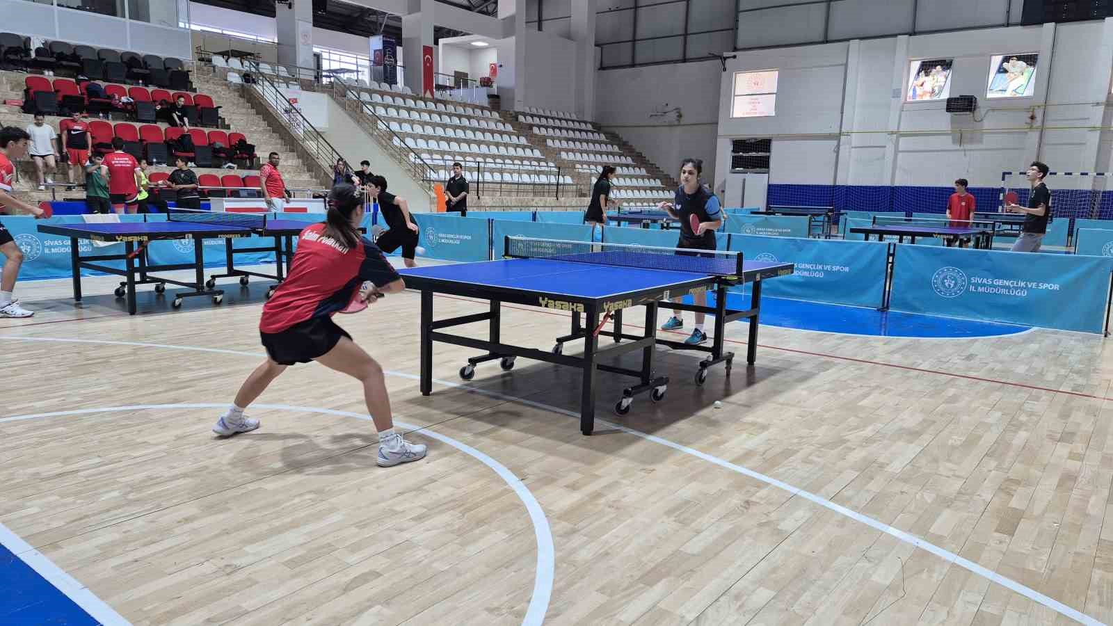 Gözel’den Sivas’taki milli sporculara moral ziyareti