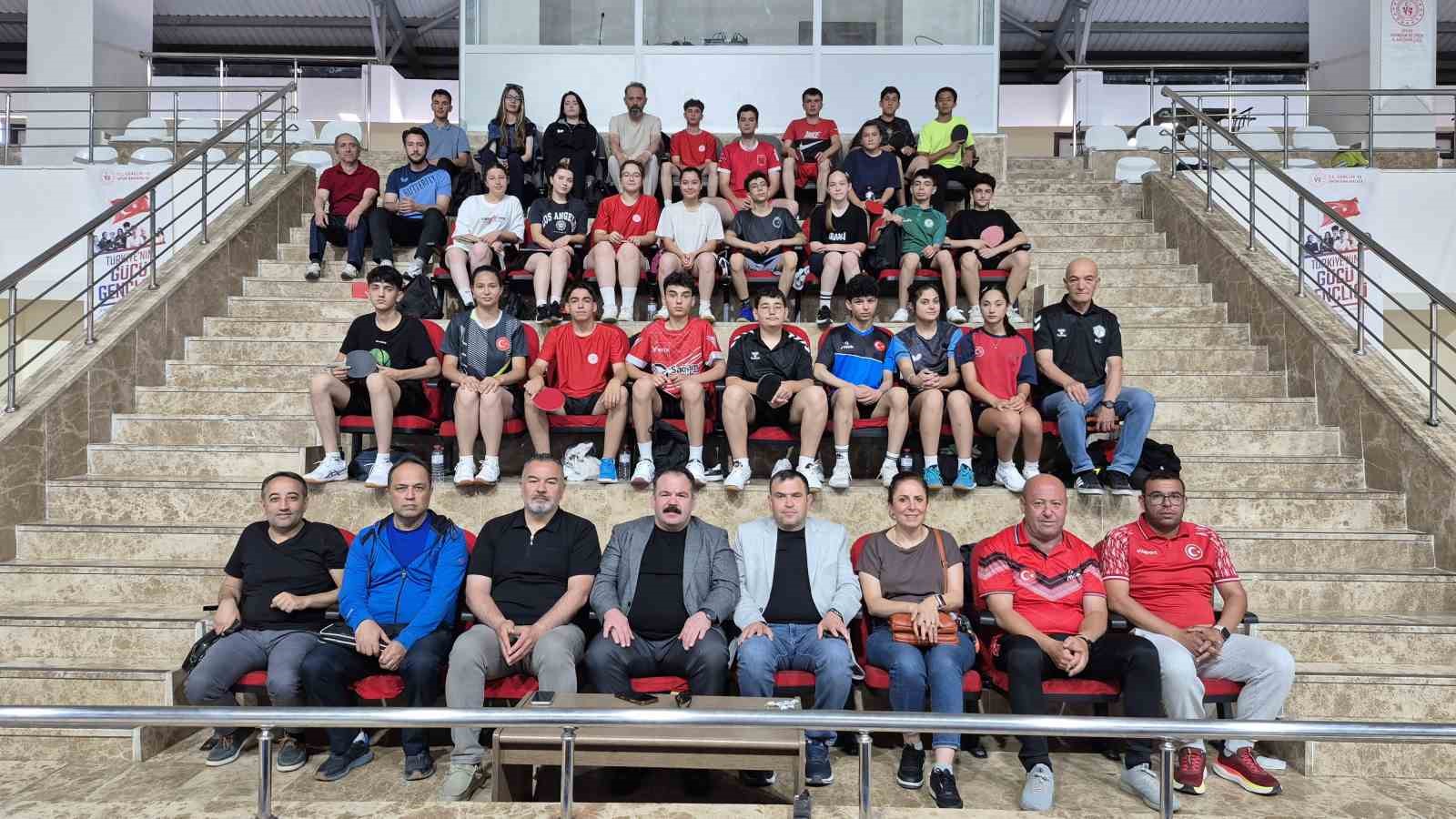 Gözel’den Sivas’taki milli sporculara moral ziyareti