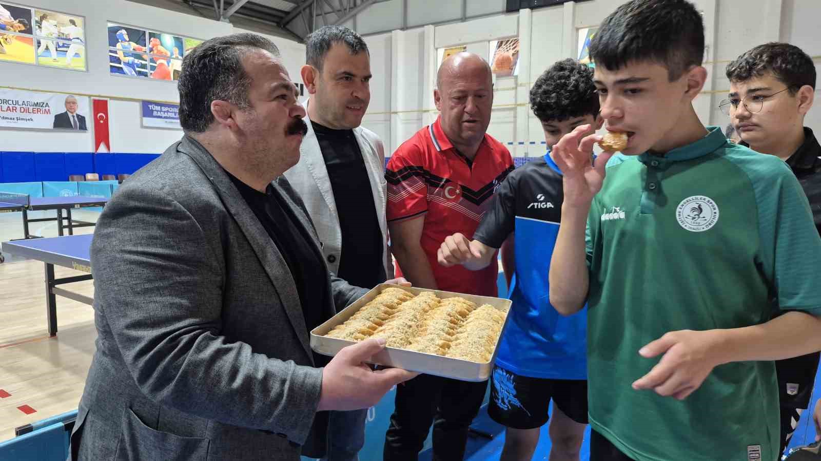 Gözel’den Sivas’taki milli sporculara moral ziyareti