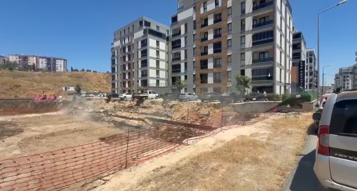 Bursa’da istinat duvarı çöktü, site sakinleri zamanla yarıştı
