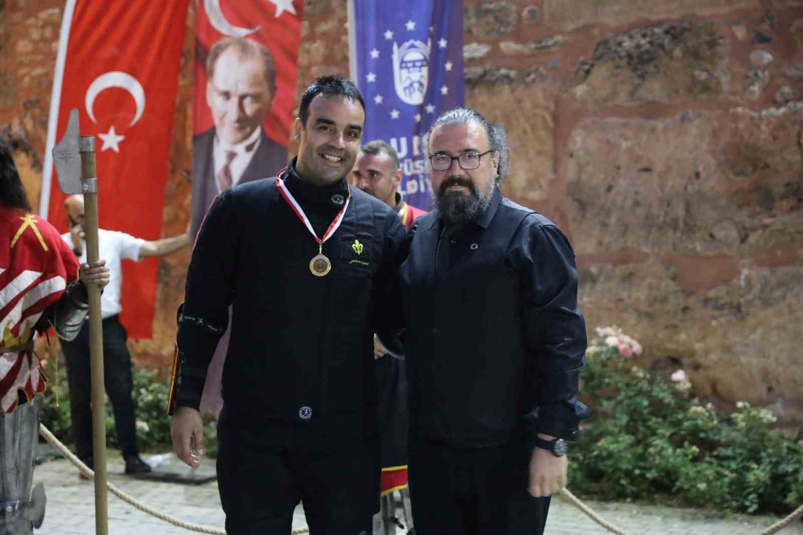 Türk kılıçları Zindankapı’da çarpıştı