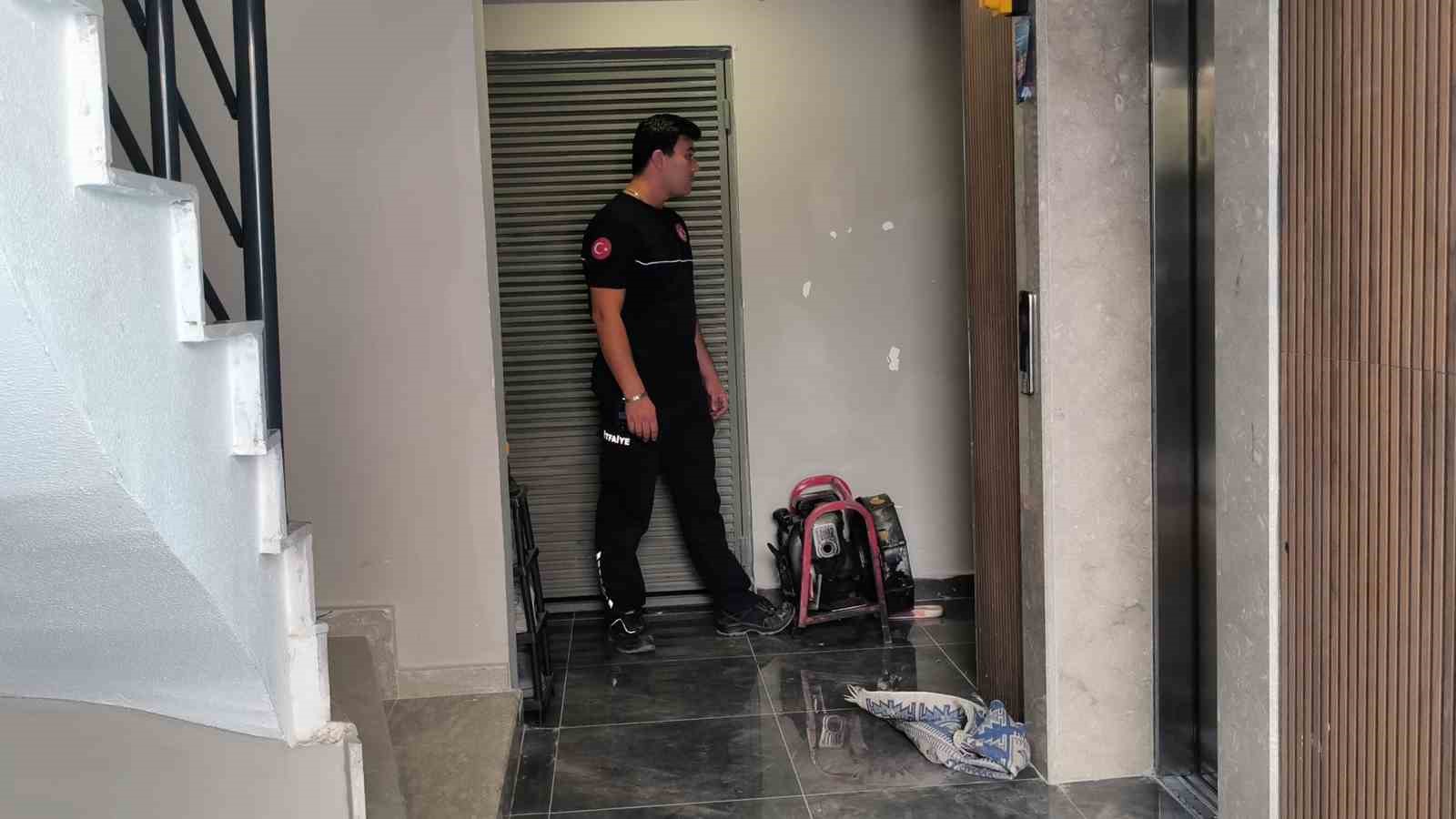 Annesine sinirlendi kendini eve kapatıp yakmaya çalıştı, mahallede korku ve öfke dolu anlar