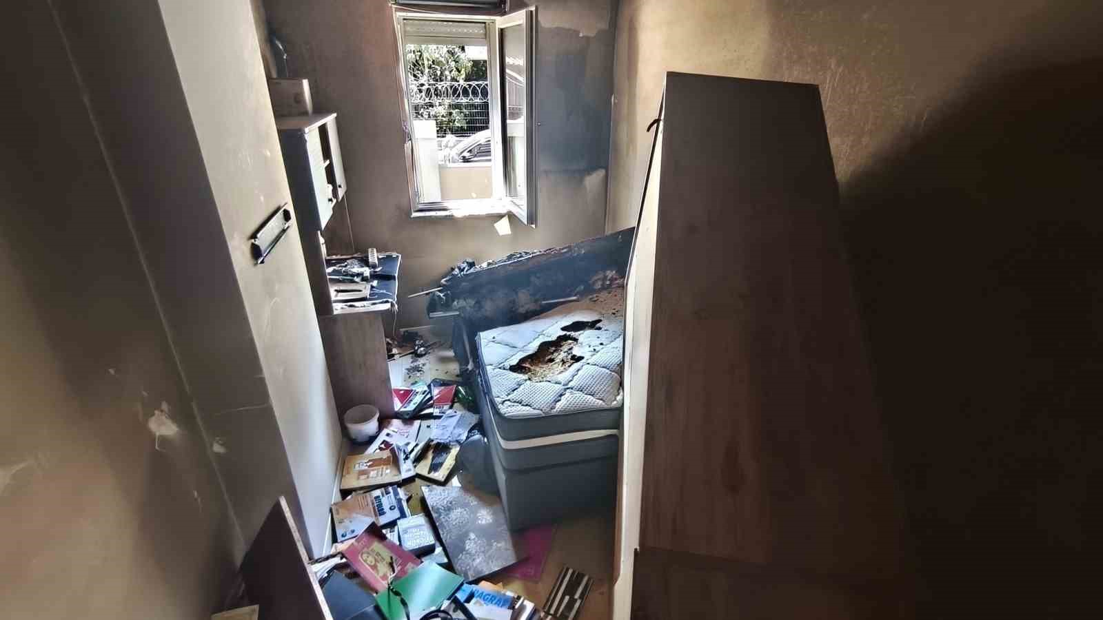 Annesine sinirlendi kendini eve kapatıp yakmaya çalıştı, mahallede korku ve öfke dolu anlar