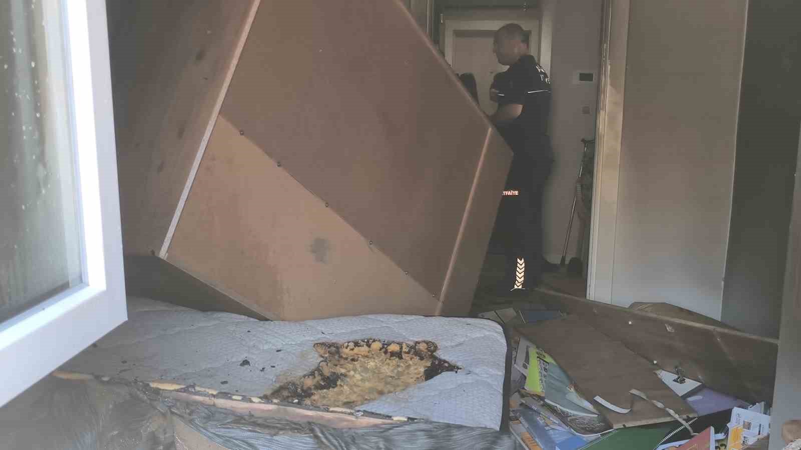 Annesine sinirlendi kendini eve kapatıp yakmaya çalıştı, mahallede korku ve öfke dolu anlar
