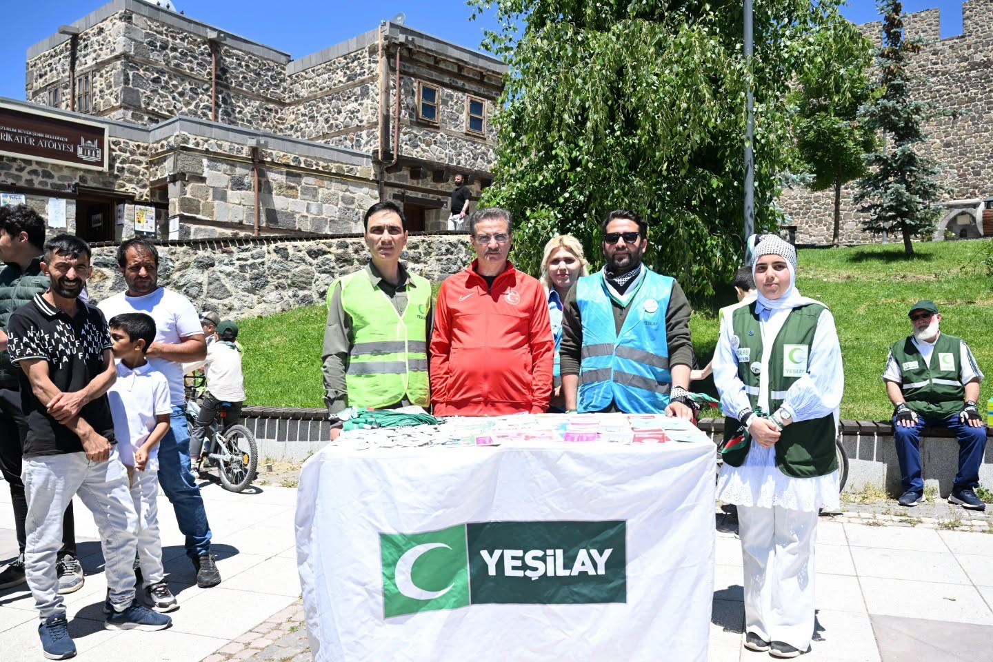 Bisikletlerle şehir turu attılar