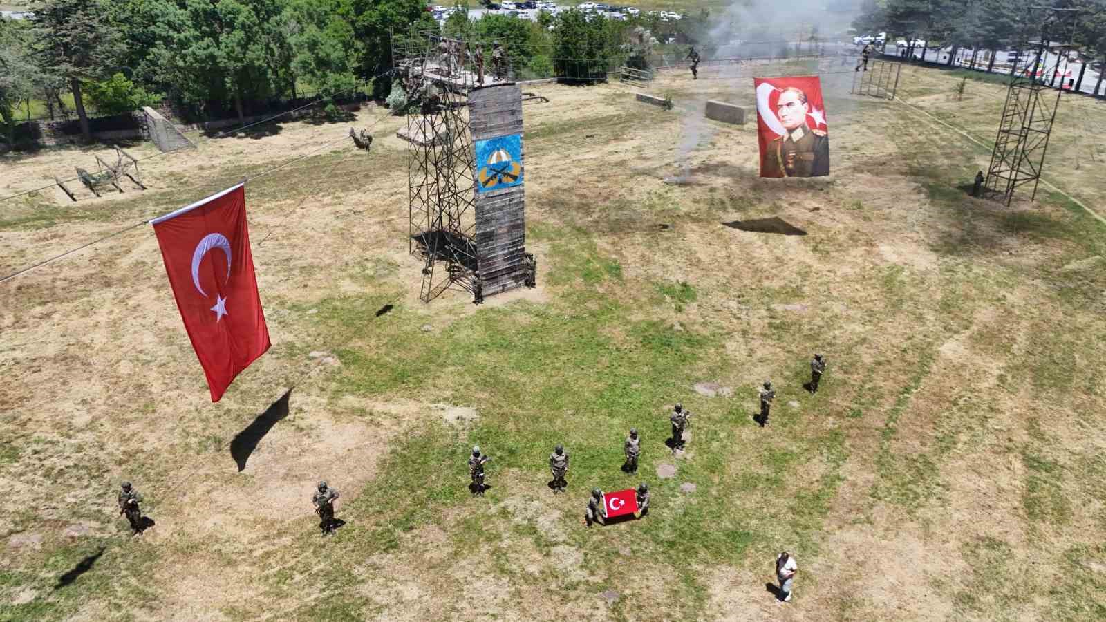 Türk Kara Kuvvetleri’nin kuruluşunun 2235’inci yıldönümü gösterileri nefes kesti