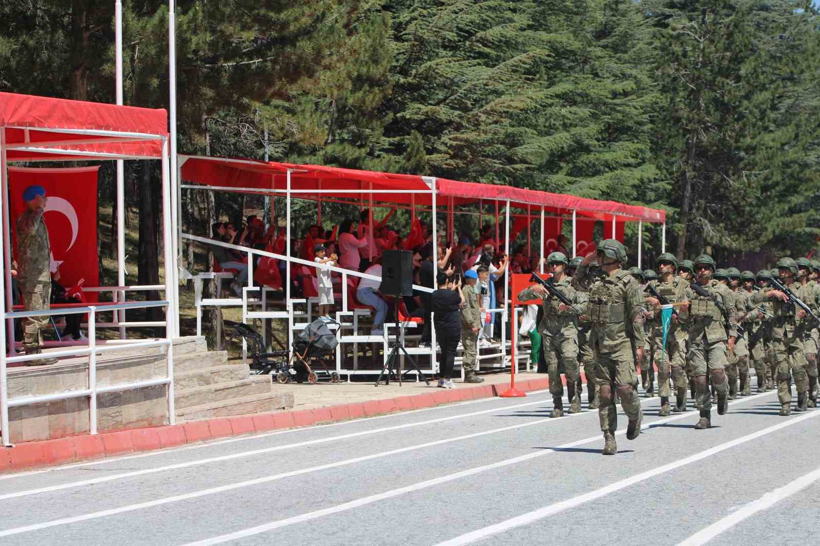 Türk Kara Kuvvetleri’nin kuruluşunun 2235’inci yıldönümü gösterileri nefes kesti