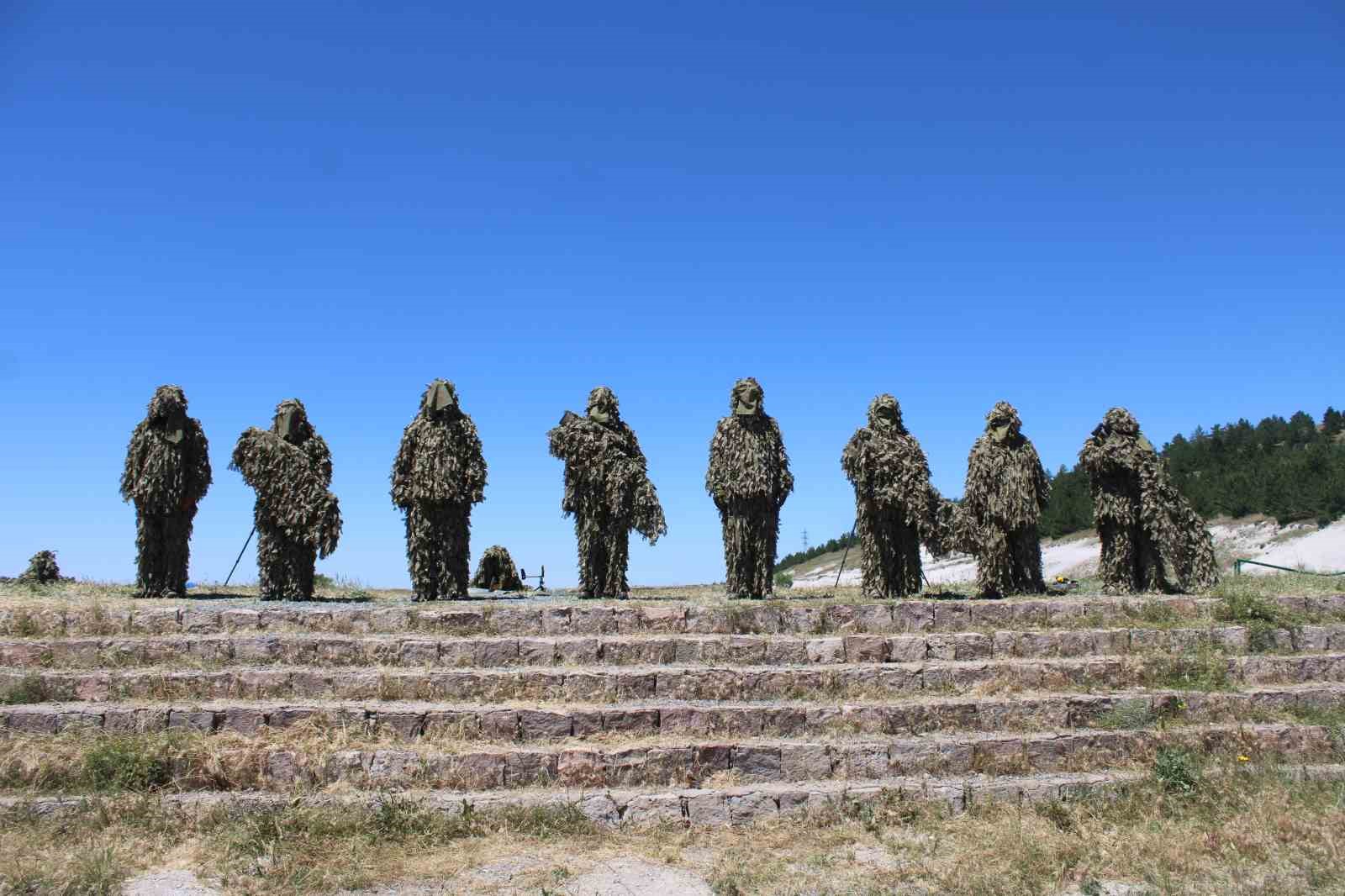 Türk Kara Kuvvetleri’nin kuruluşunun 2235’inci yıldönümü gösterileri nefes kesti