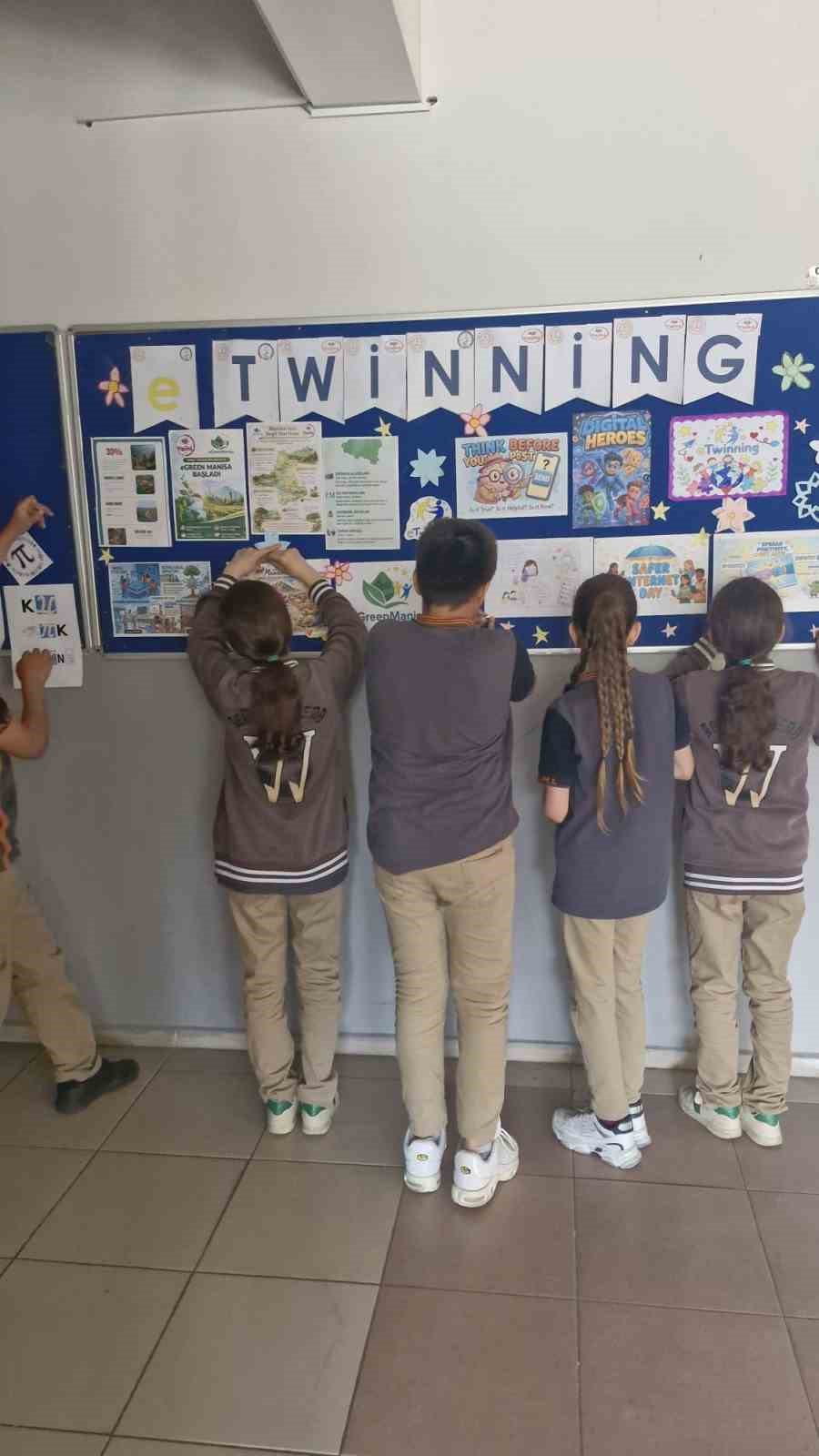 Yunusemre’de öğrenciler dijital çalışmalarıyla Avrupa’ya açıldı