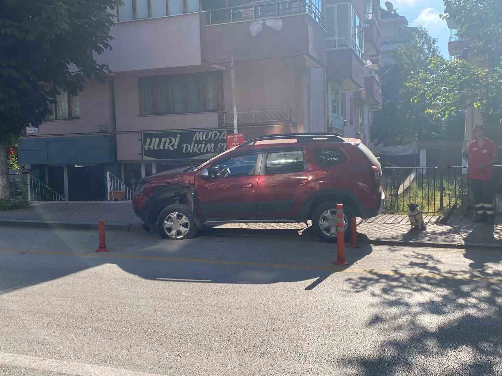 Bolu’da park halindeki cipe çarpan otomobil takla attı: 1 yaralı