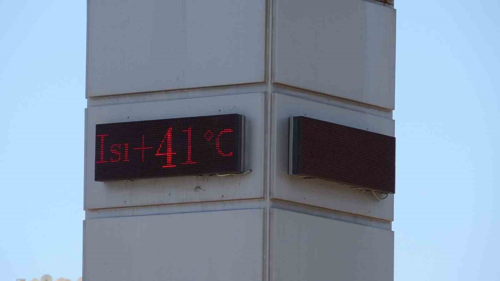 Antalya’da termometreler 41 dereceyi gösterdi, hissedilen sıcaklık bunalttı