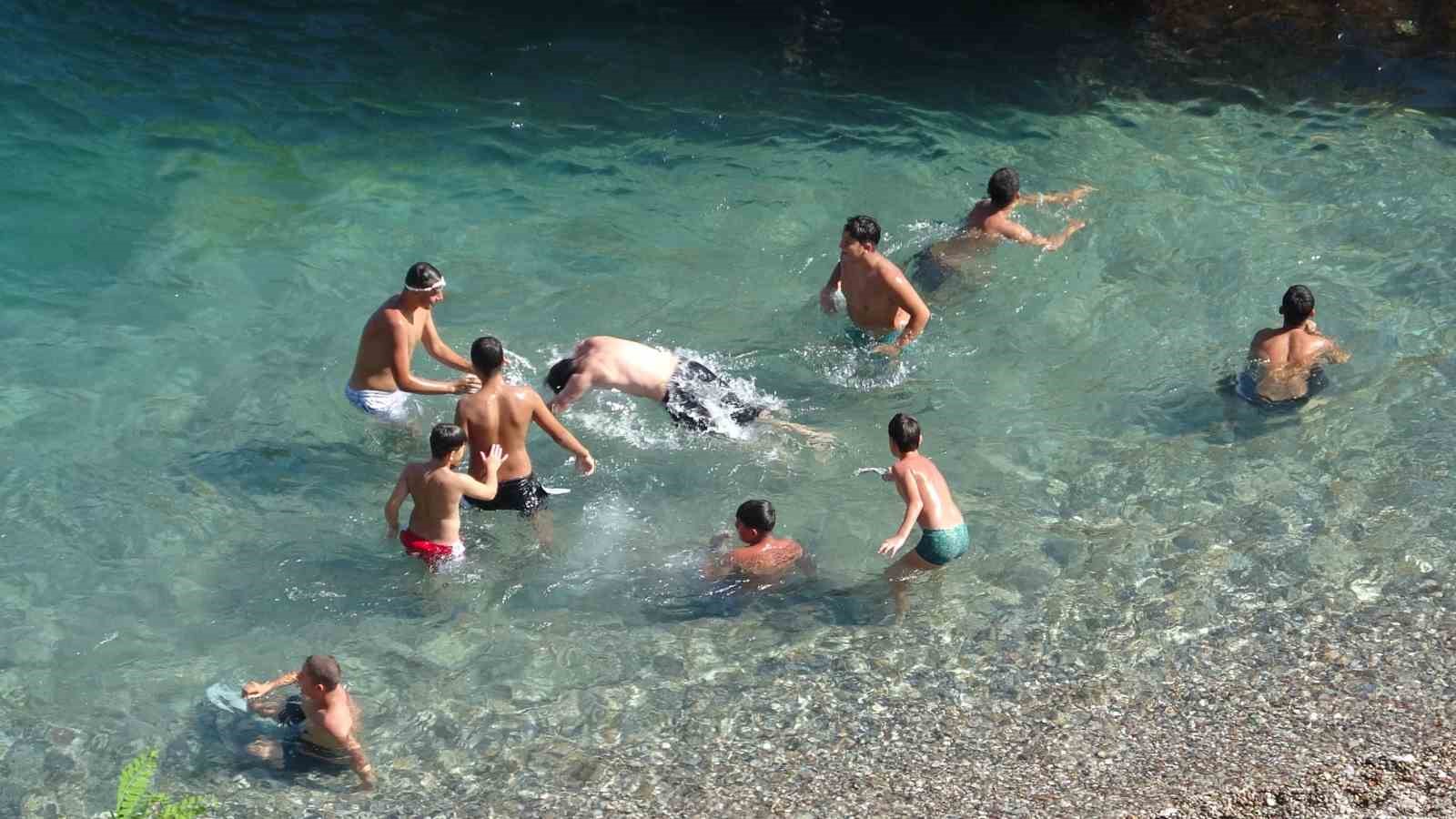 Antalya’da termometreler 41 dereceyi gösterdi, hissedilen sıcaklık bunalttı